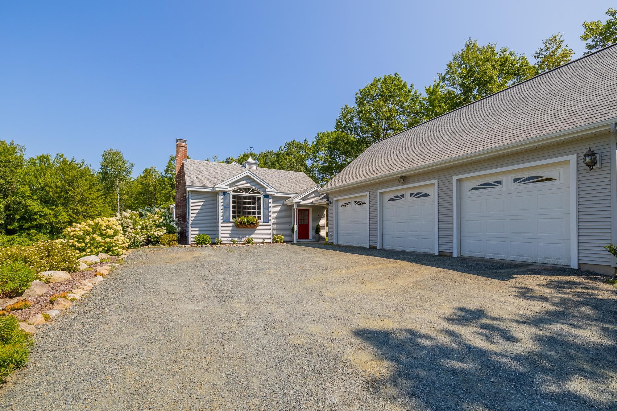 3 car garage 23885152