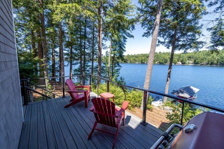 second deck with stairs