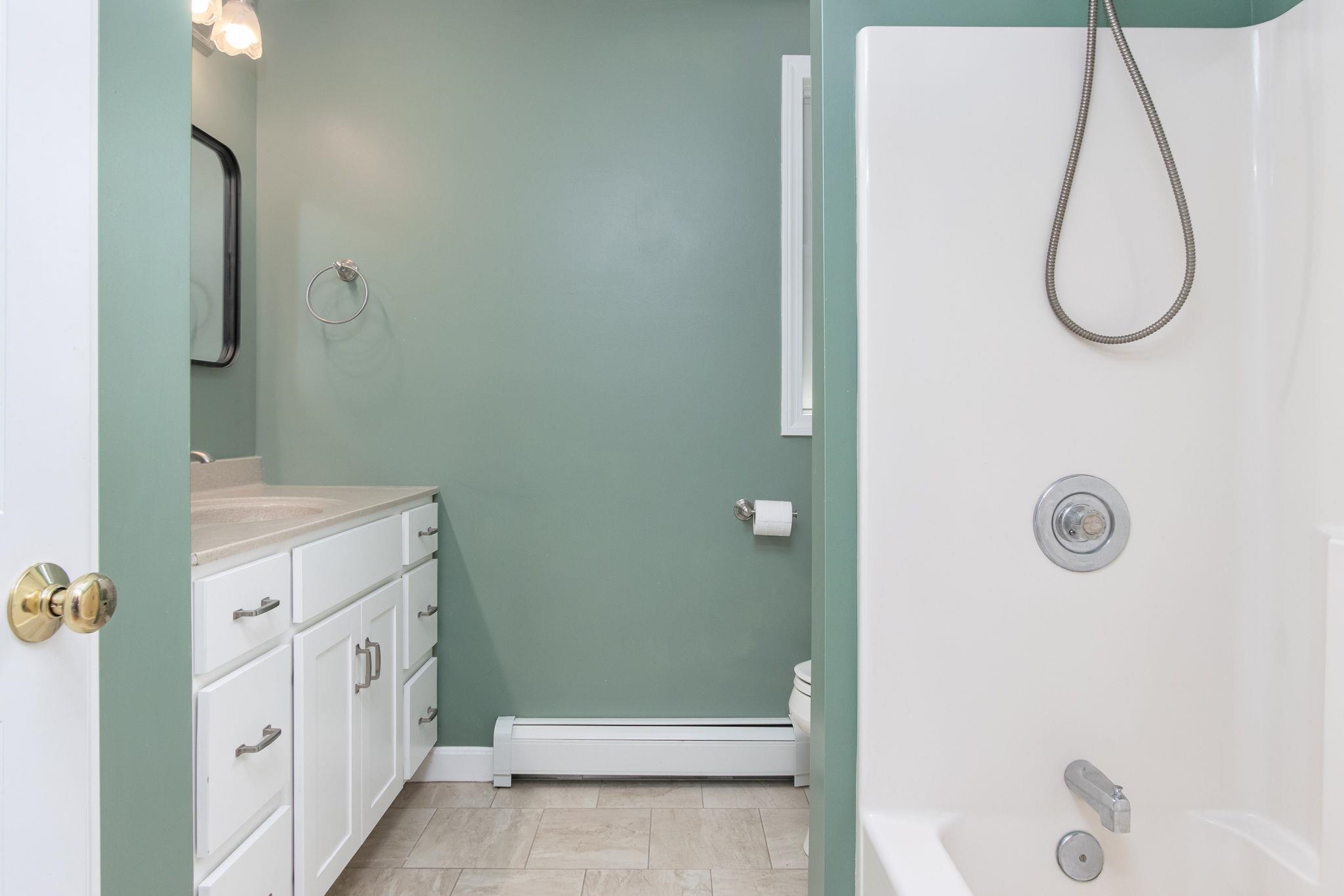 Full bath 2nd floor