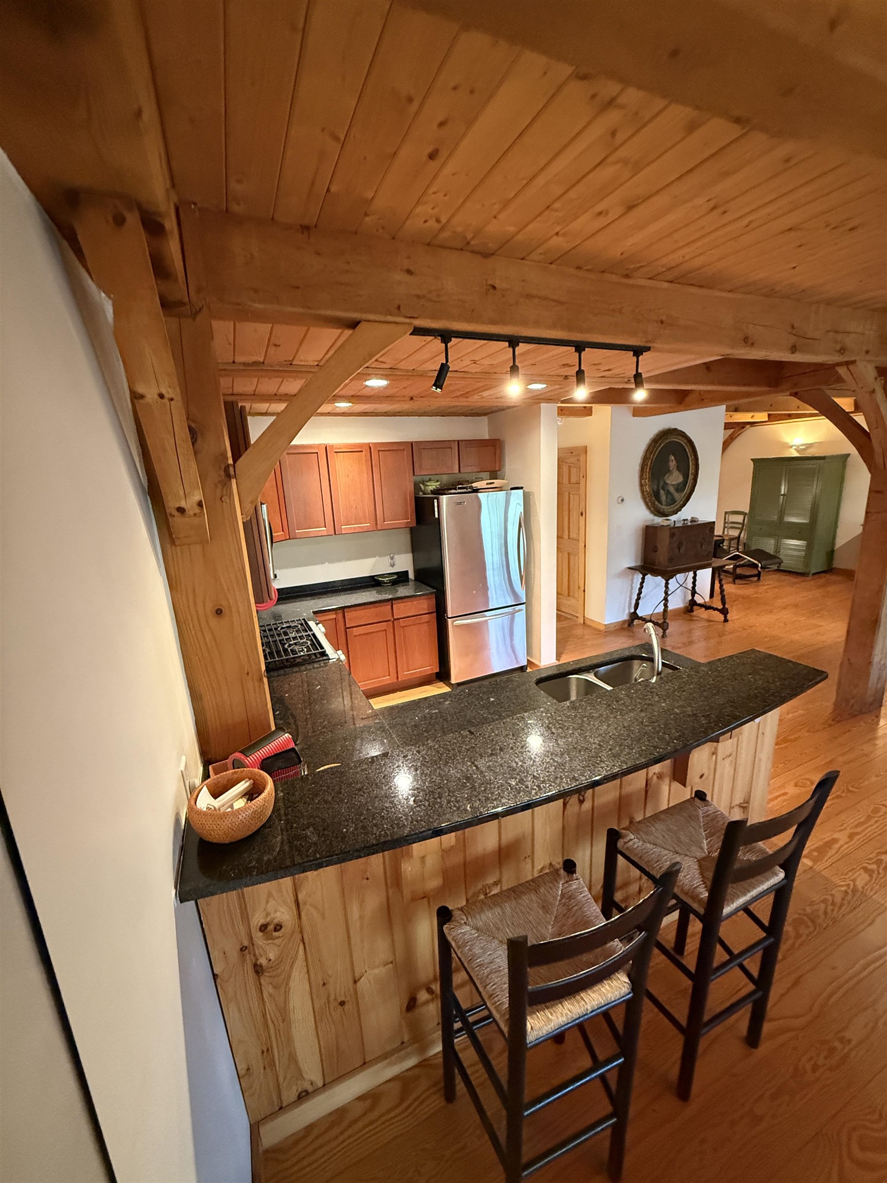 Kitchen and Breakfast Bar