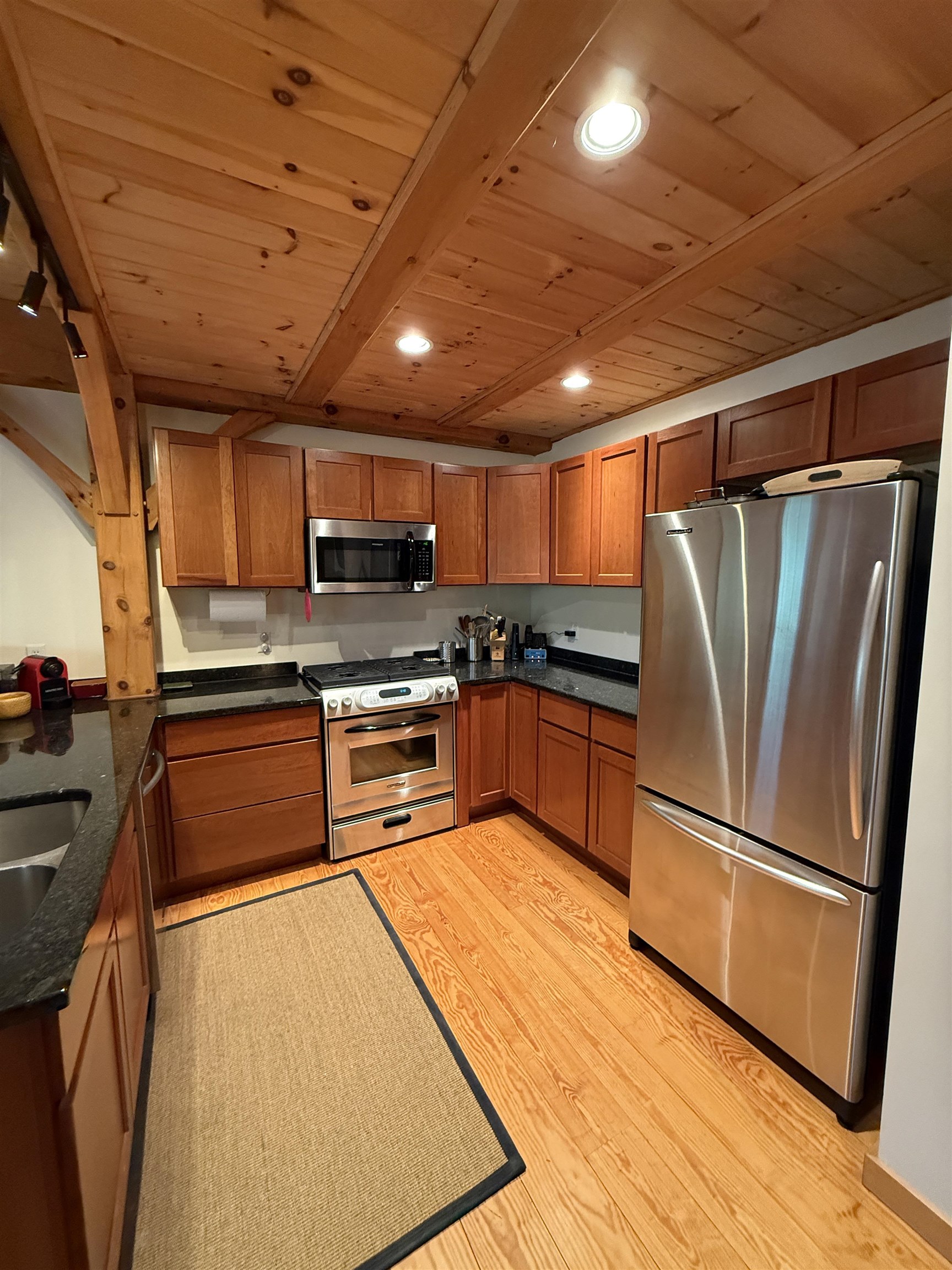 Gourmets Kitcken/Appliances/ Marble Counters