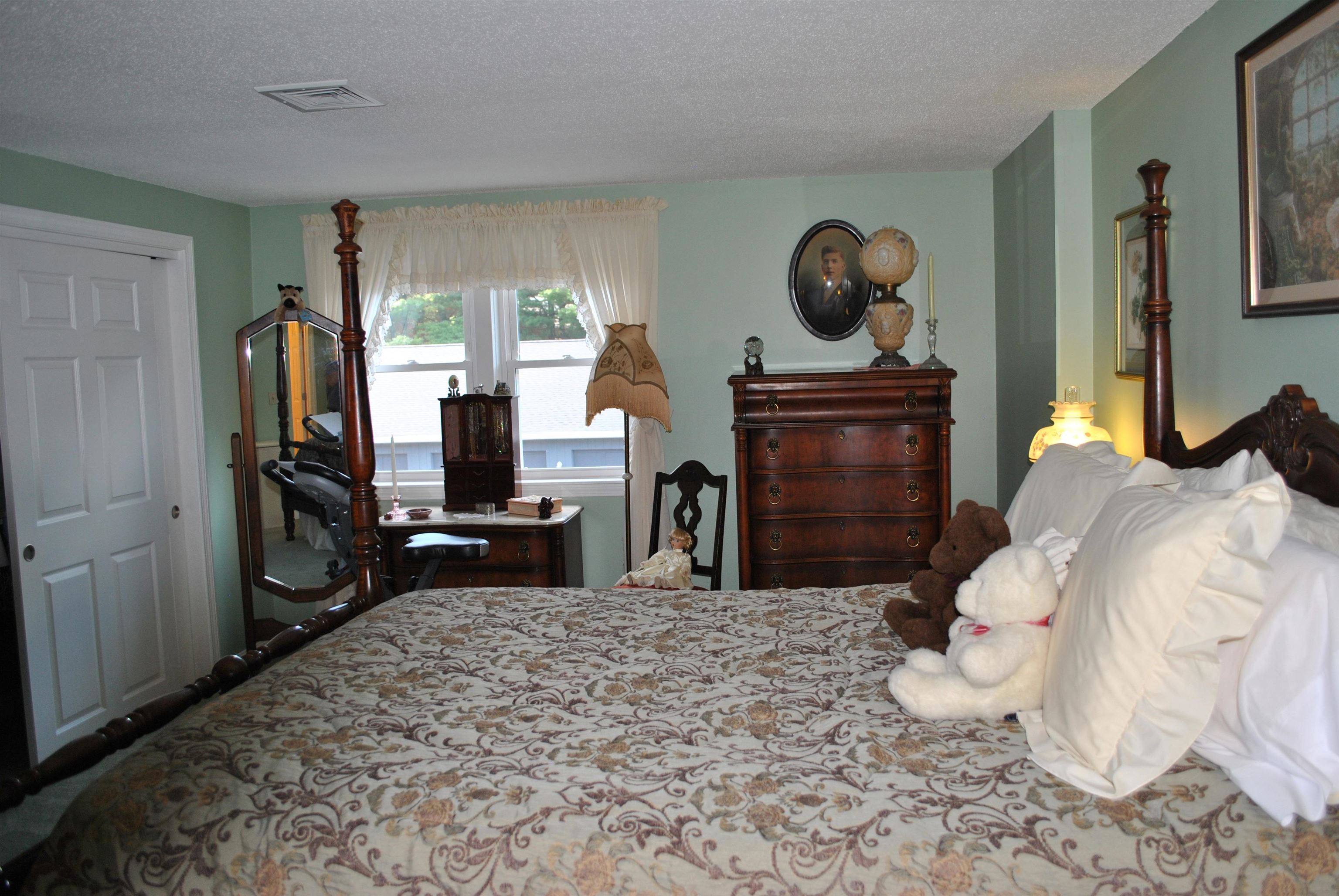 Photo 17 of 28
