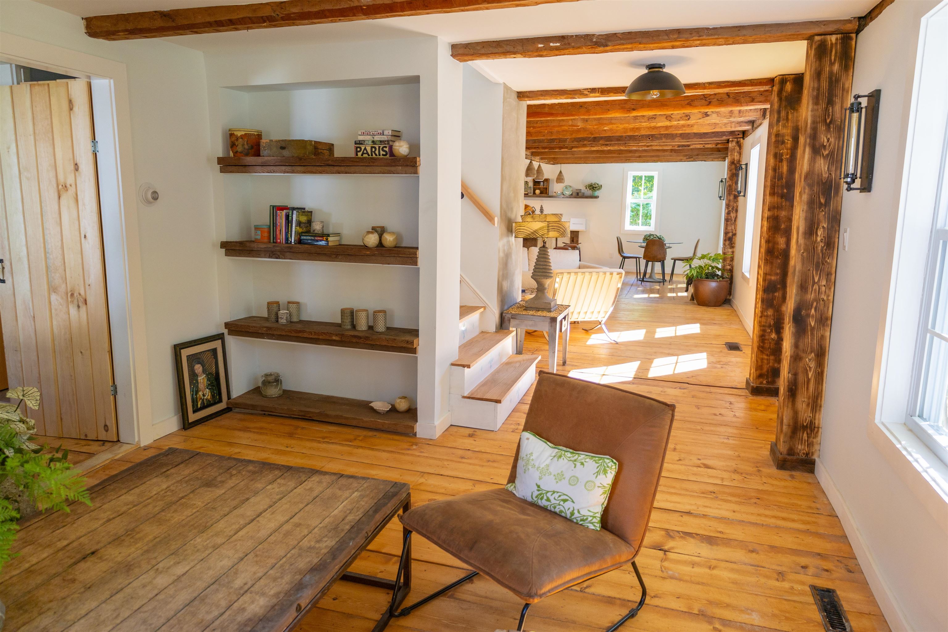 Living or Flexible Space with Plenty of Light