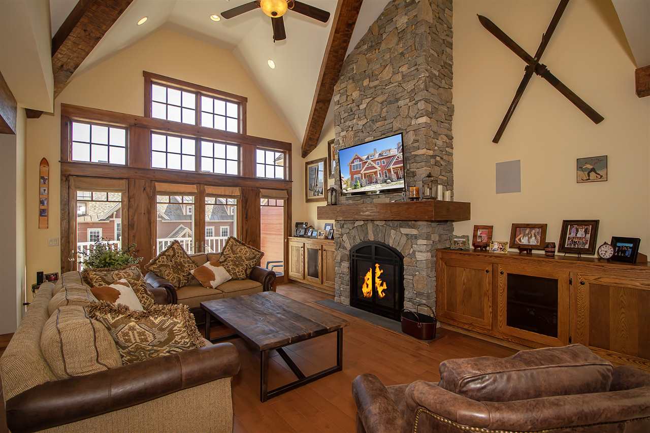 Just steps from the Mount Snow ski trail, this...