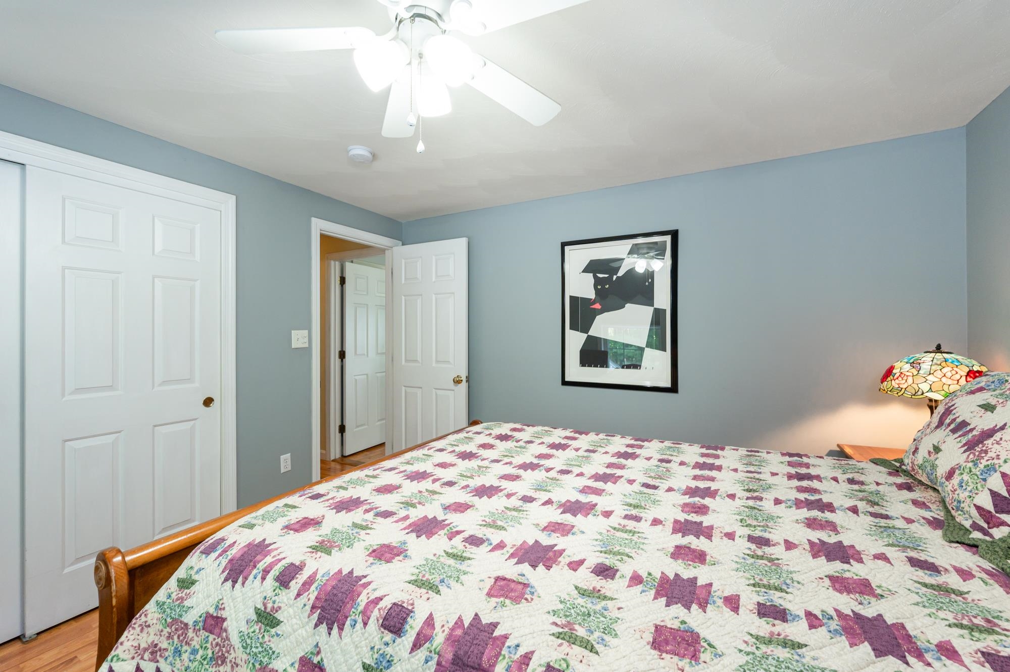 Alternative View of Guest Room