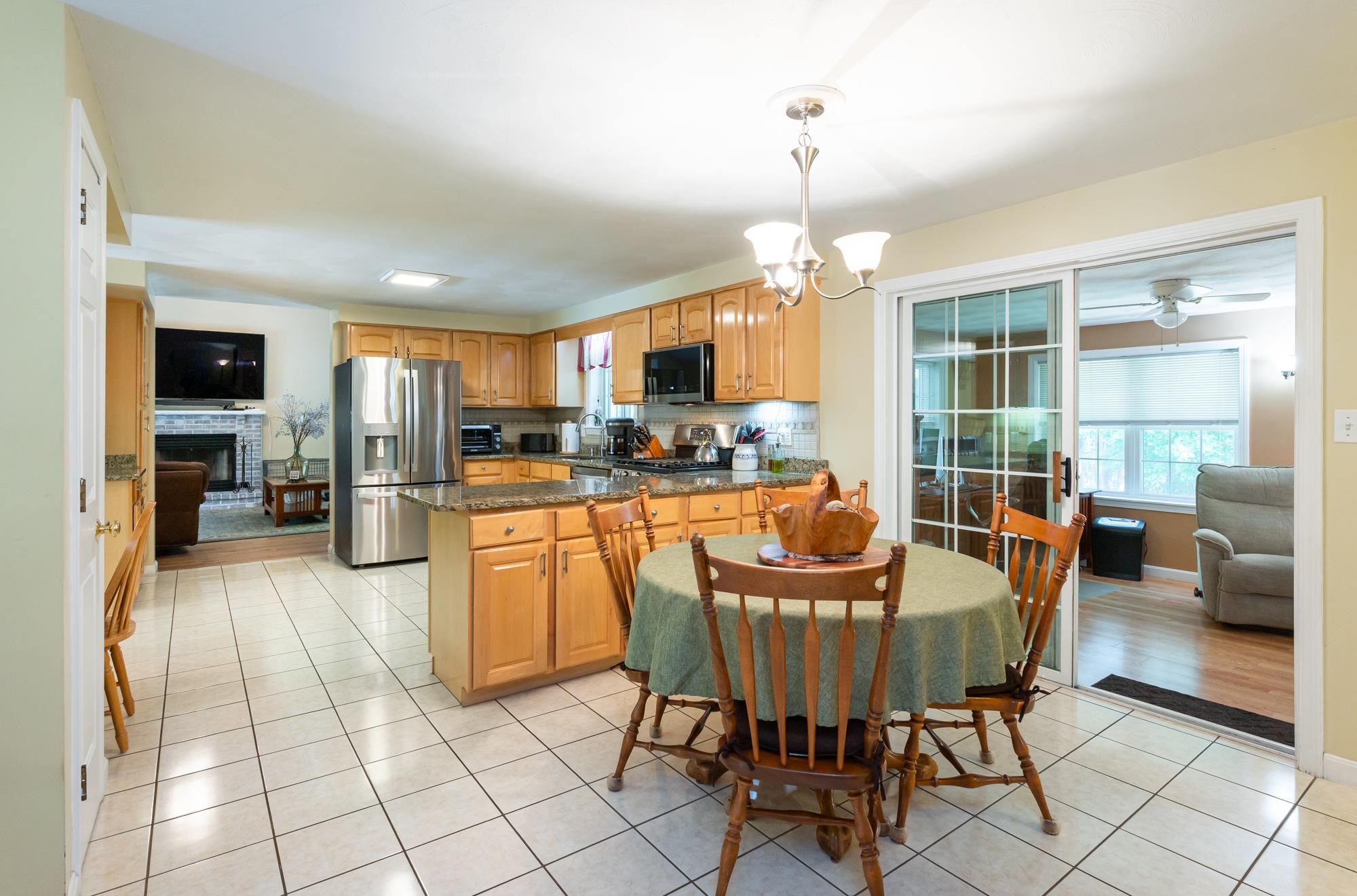 Eat-in Area of Kitchen