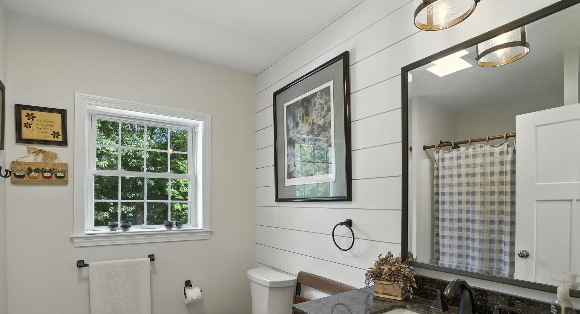 3/4 Guest Bath with Granite Surfaces