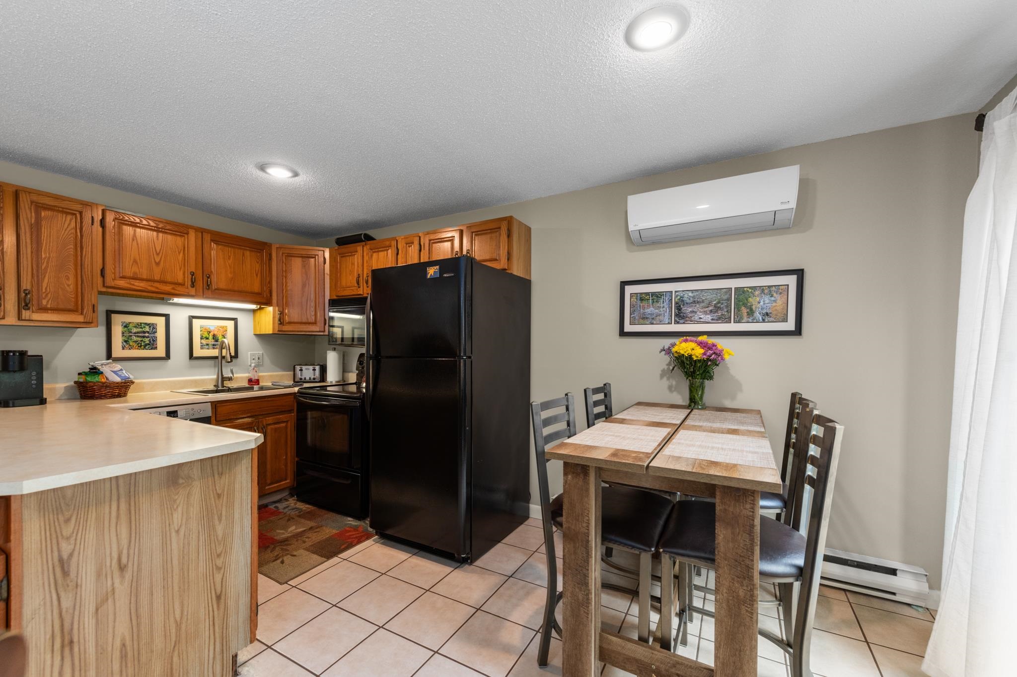 Nice eat in kitchen