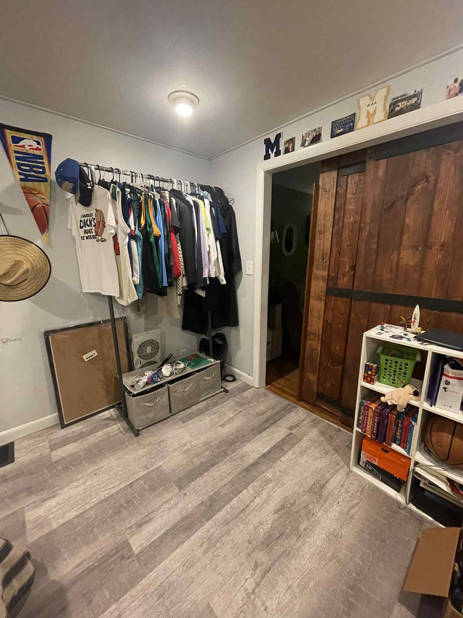 1st Floor Guest Room/Den 23951687