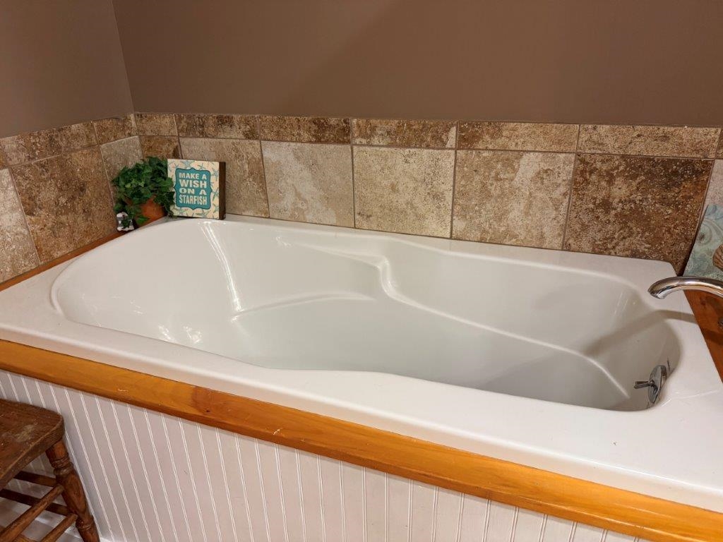 Deep Tub To Relax 23861466