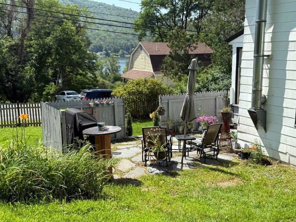 Side Yard Patio 23861519