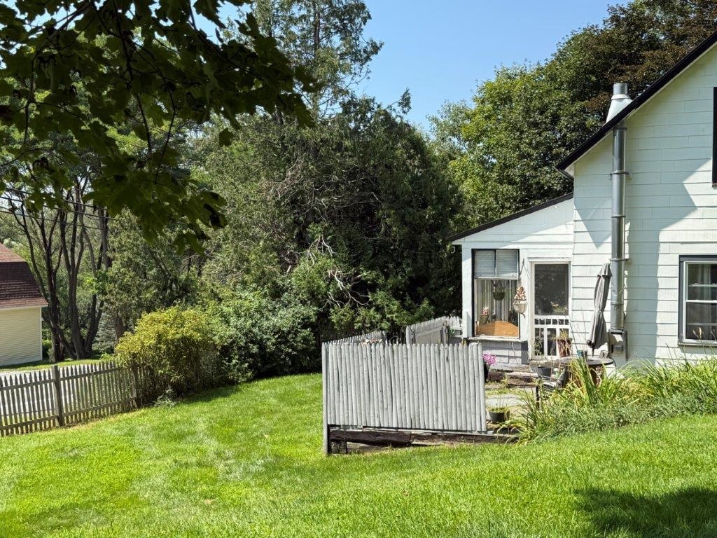 Garden Space 23861521