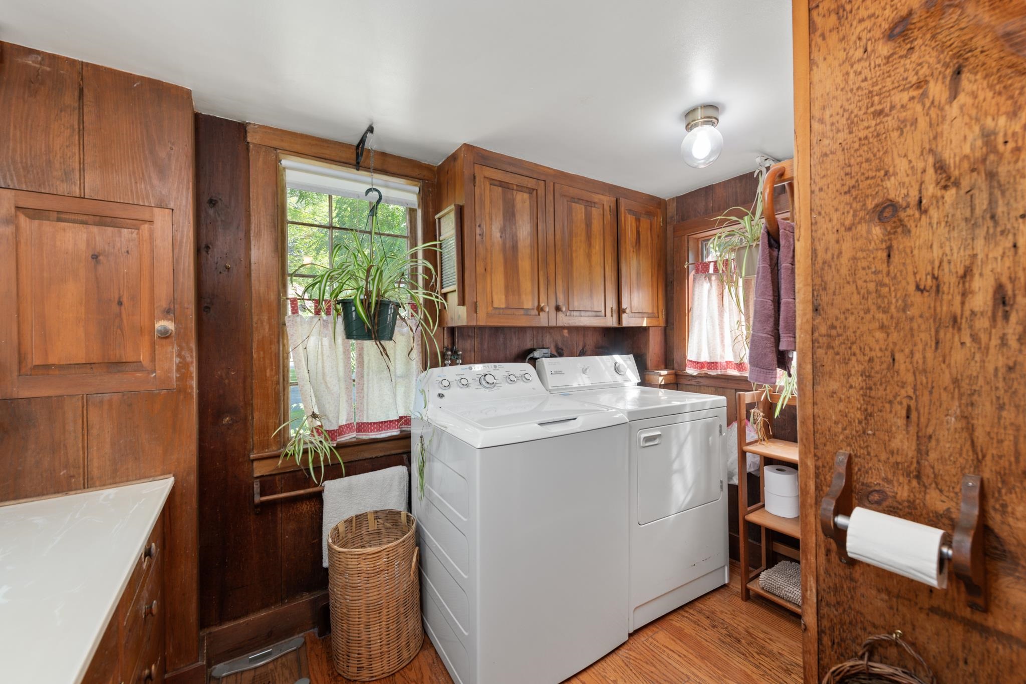 Also has the washer and dryer