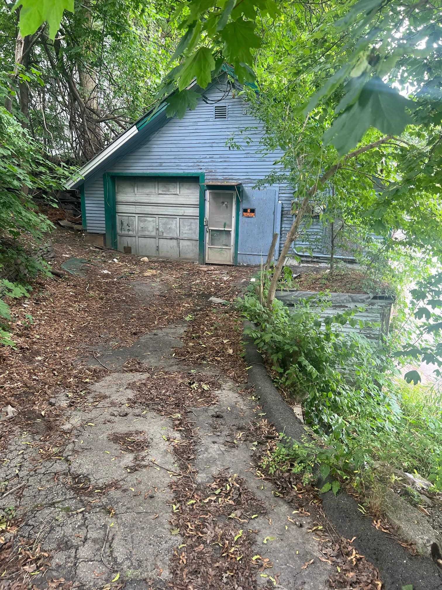 Exterior access to the 2nd floor