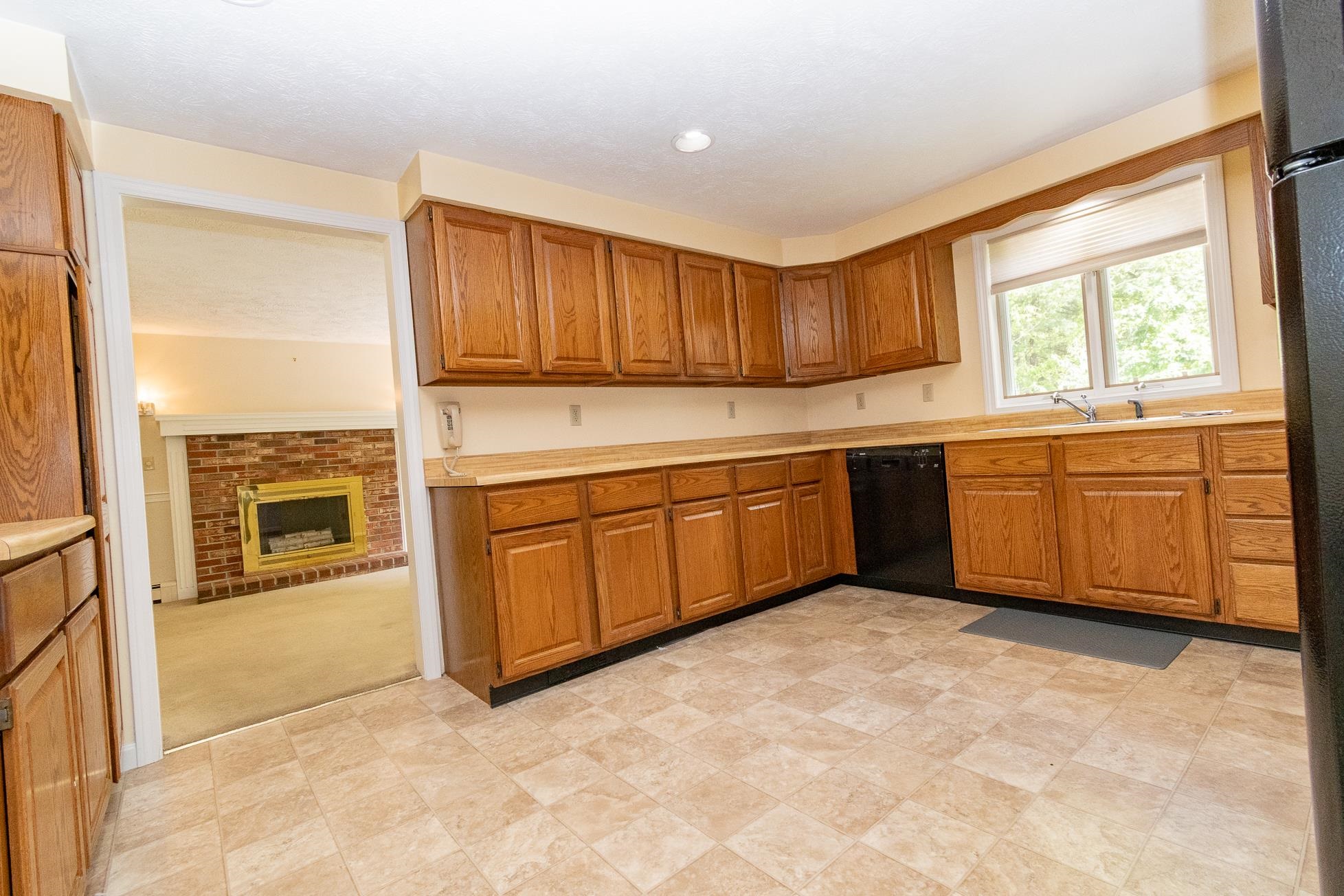 Kitchen to Family Rm 23974833