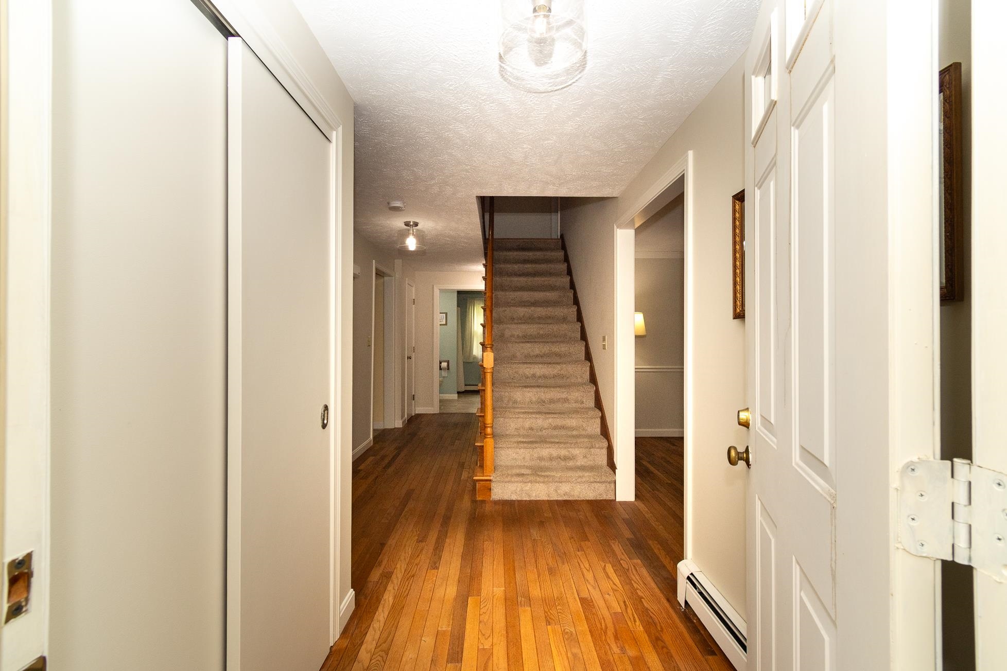 Center Hallway 23974816