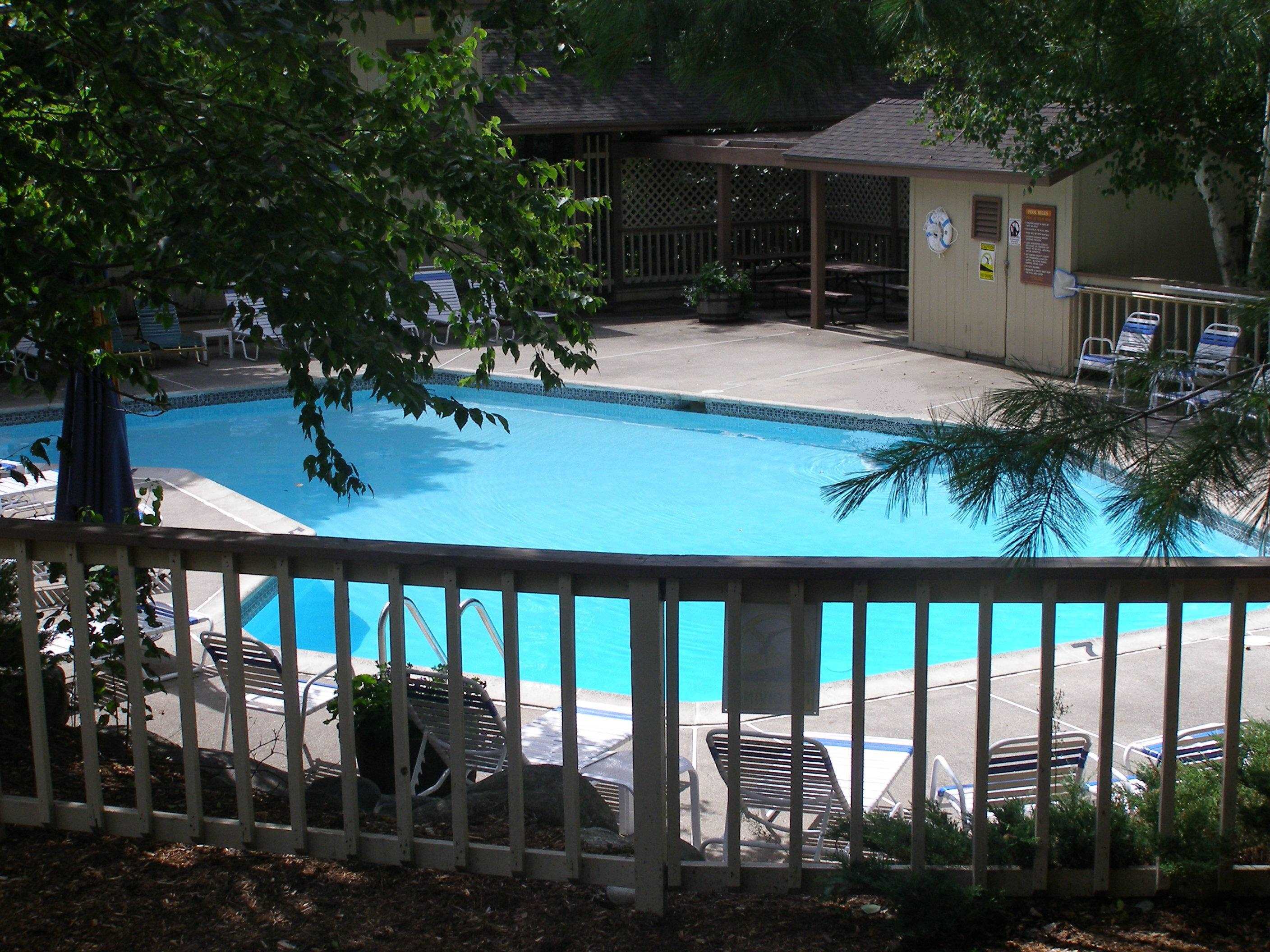 2 outdoor pools