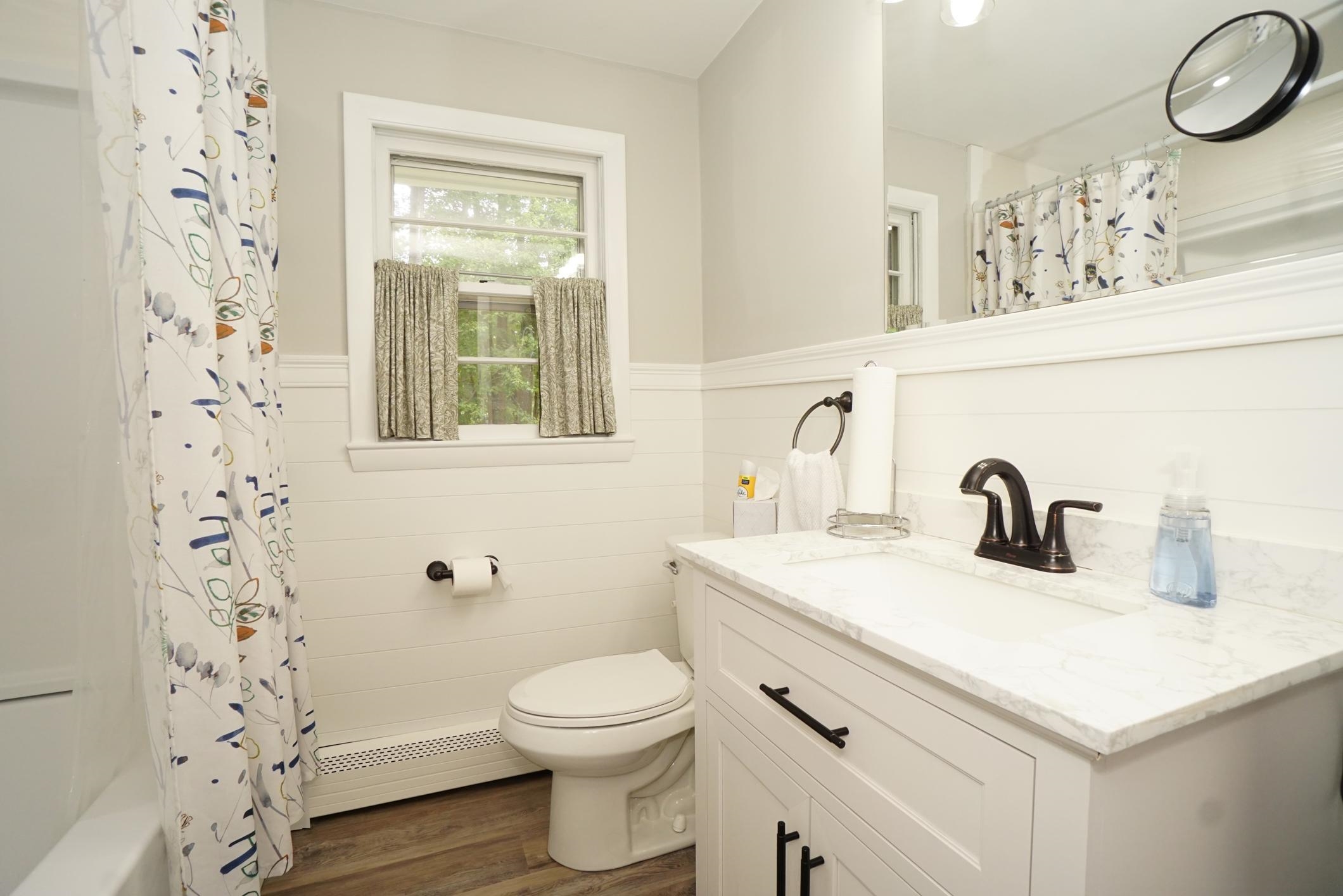 full bath 1st floor 23961431