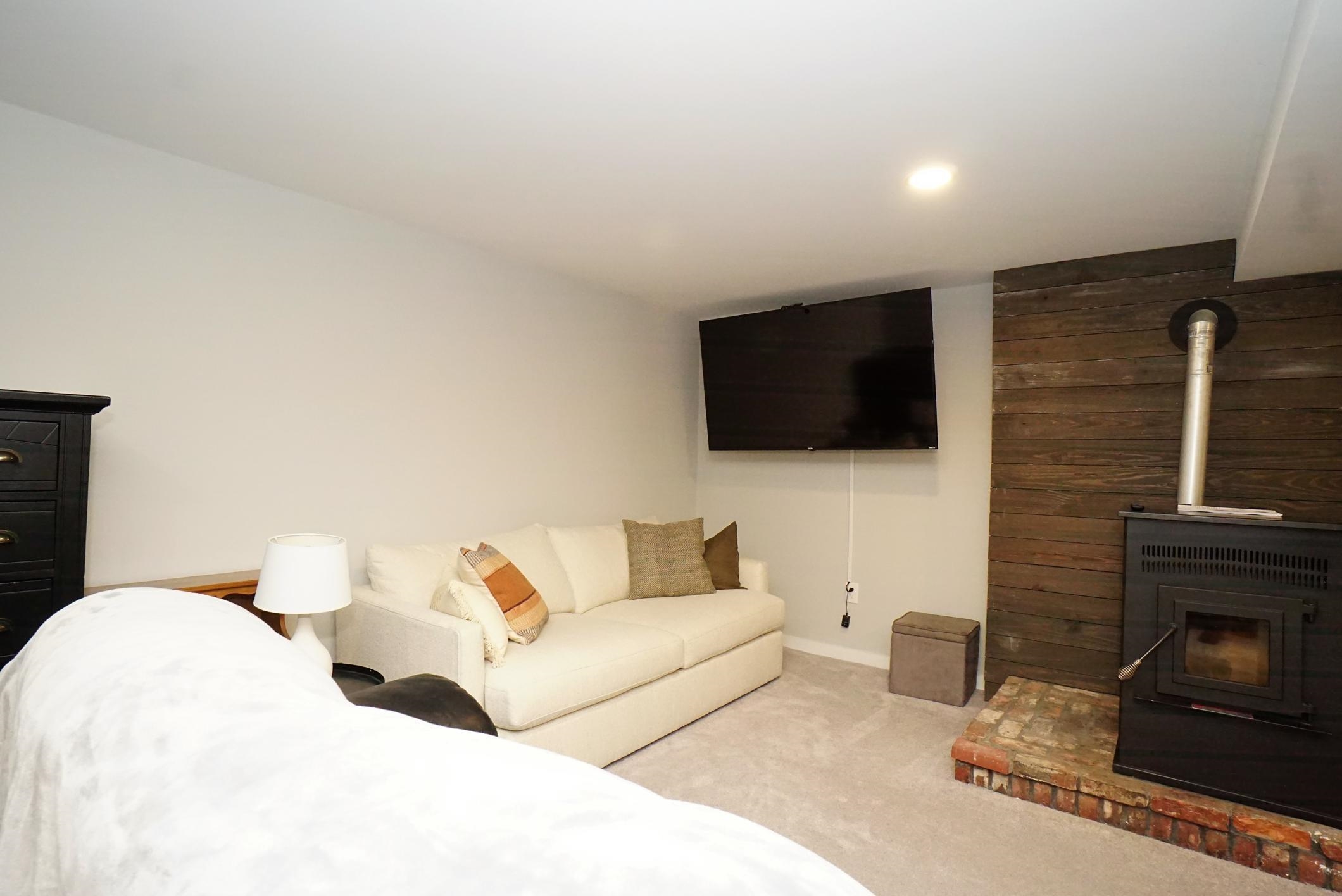 lower level 23962212