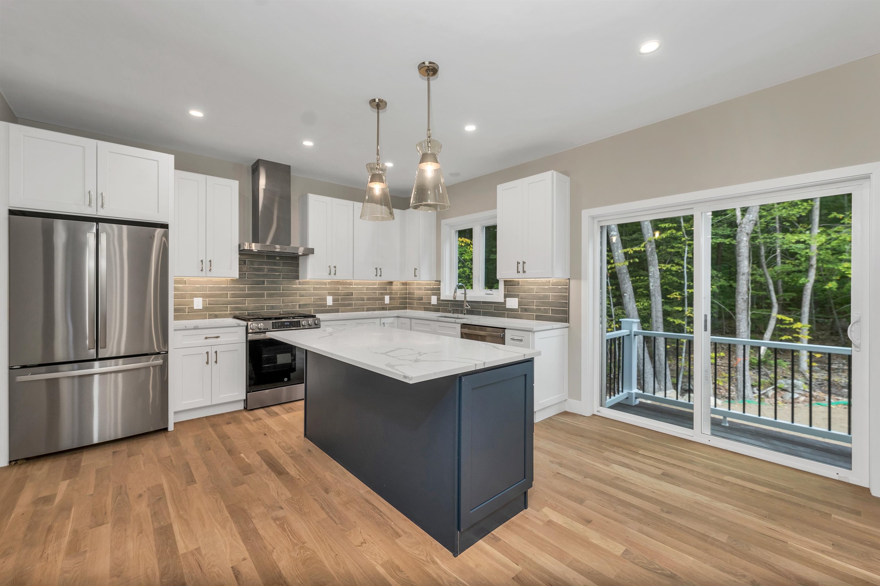 Luxury Kitchen with dual fuel Oven and Quartz