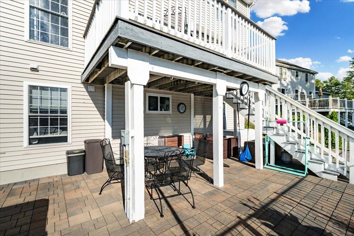 Spacious Patio! 23967642