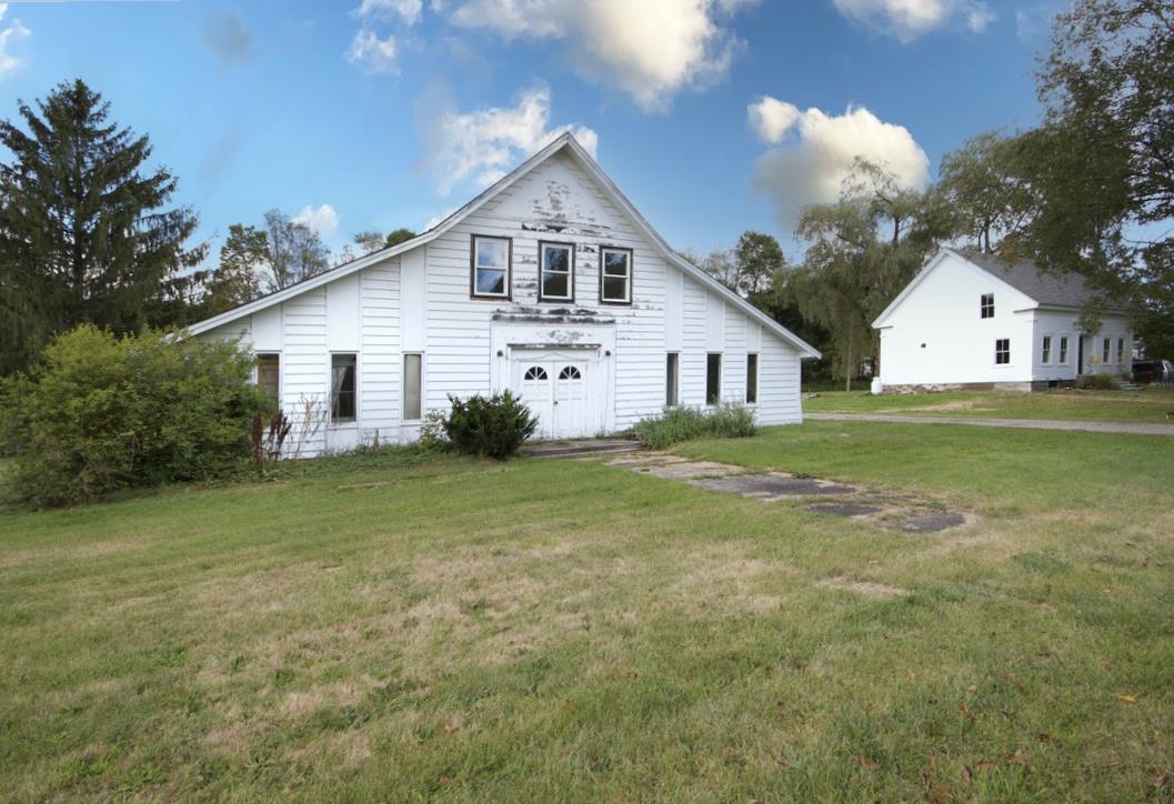 Front Ext with Eastern Neighbor in view