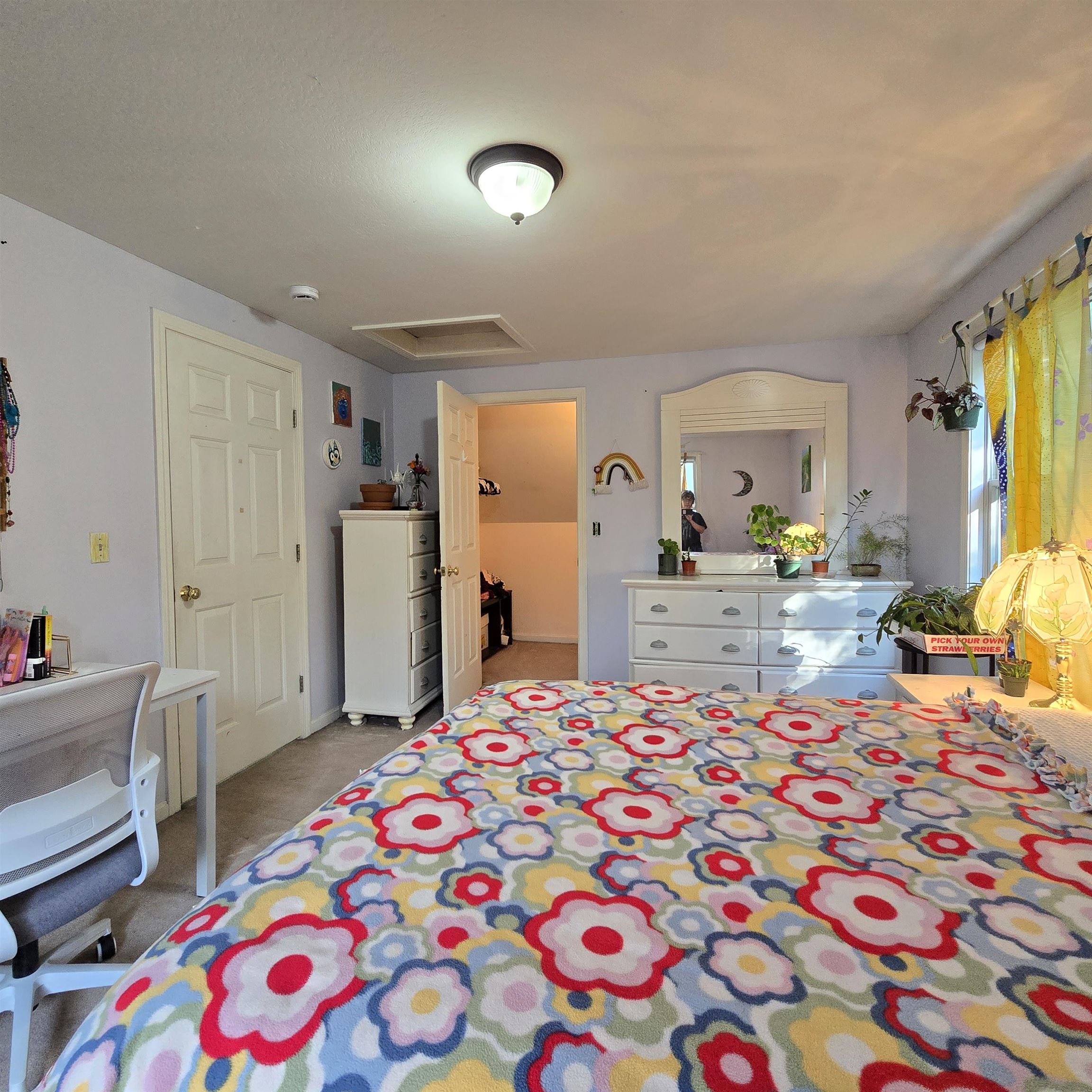 2nd Bedroom (2nd floor)