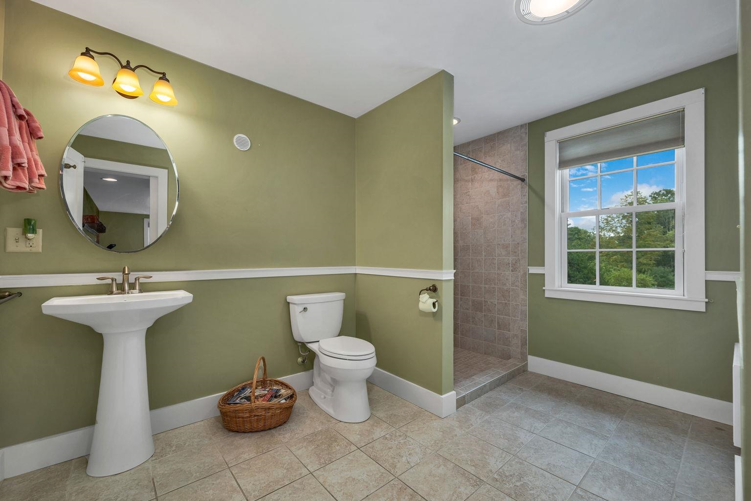 1st Floor Bath