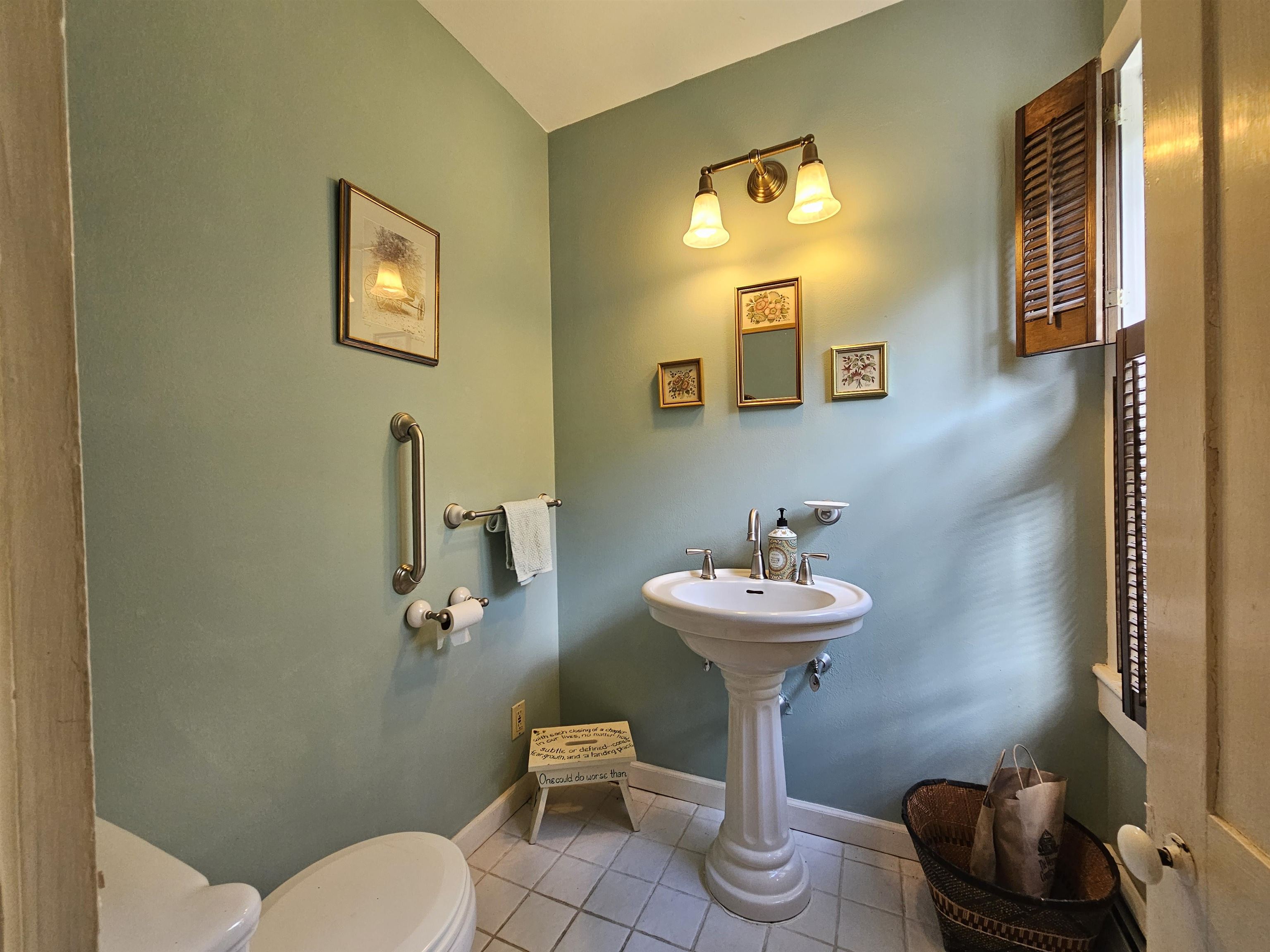 first floor 1/2 bath
