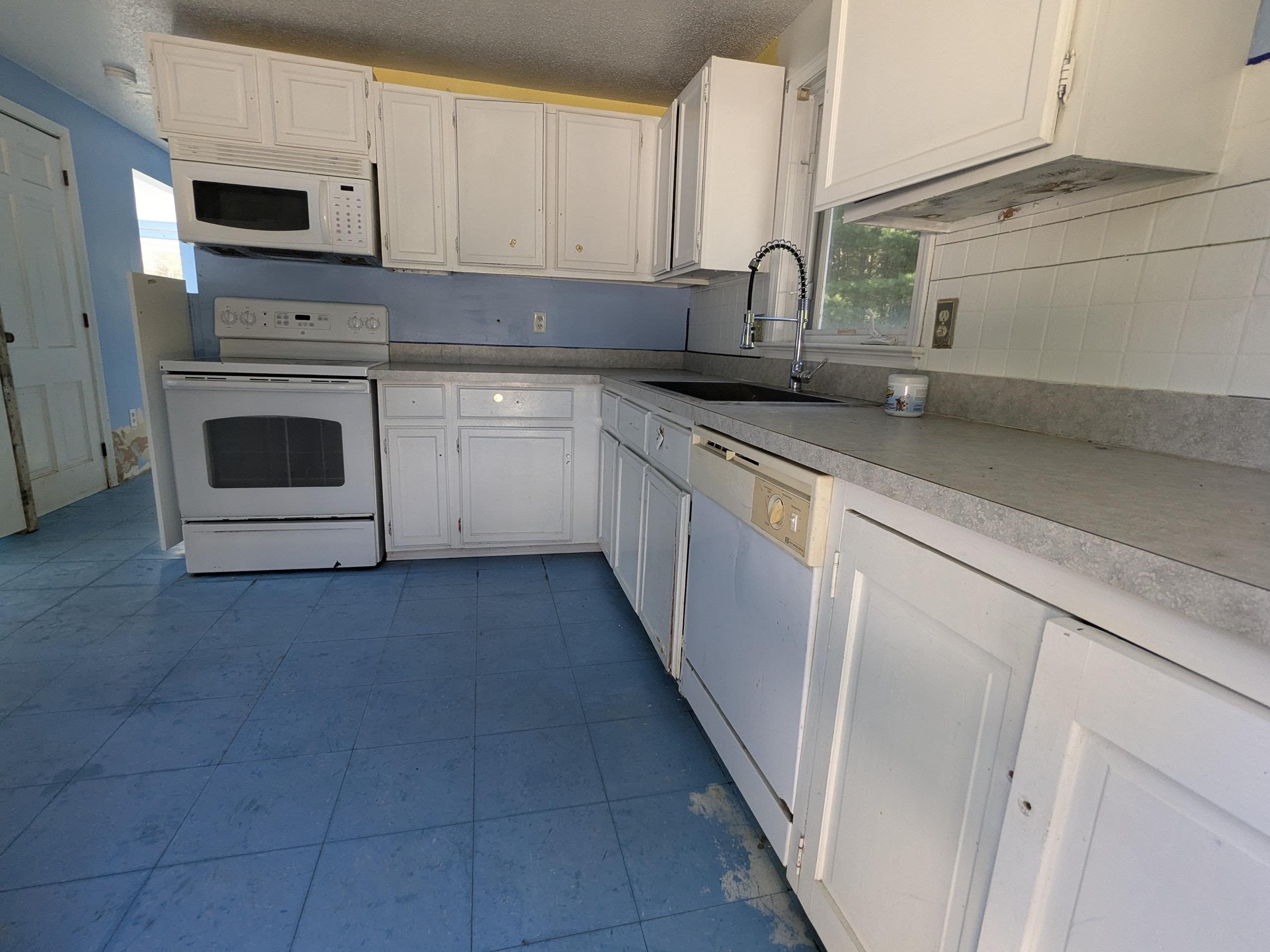 Photo 7 of 22