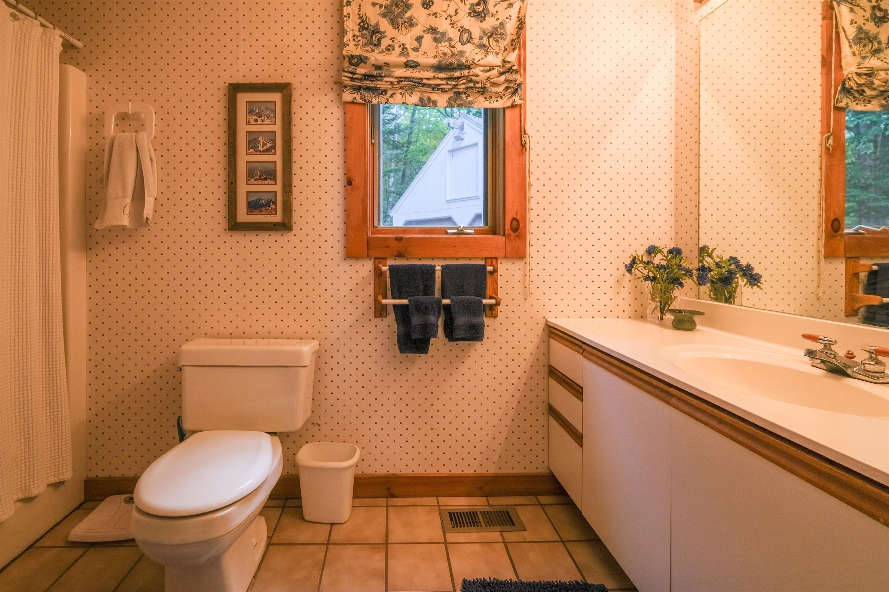Full bathroom on main level