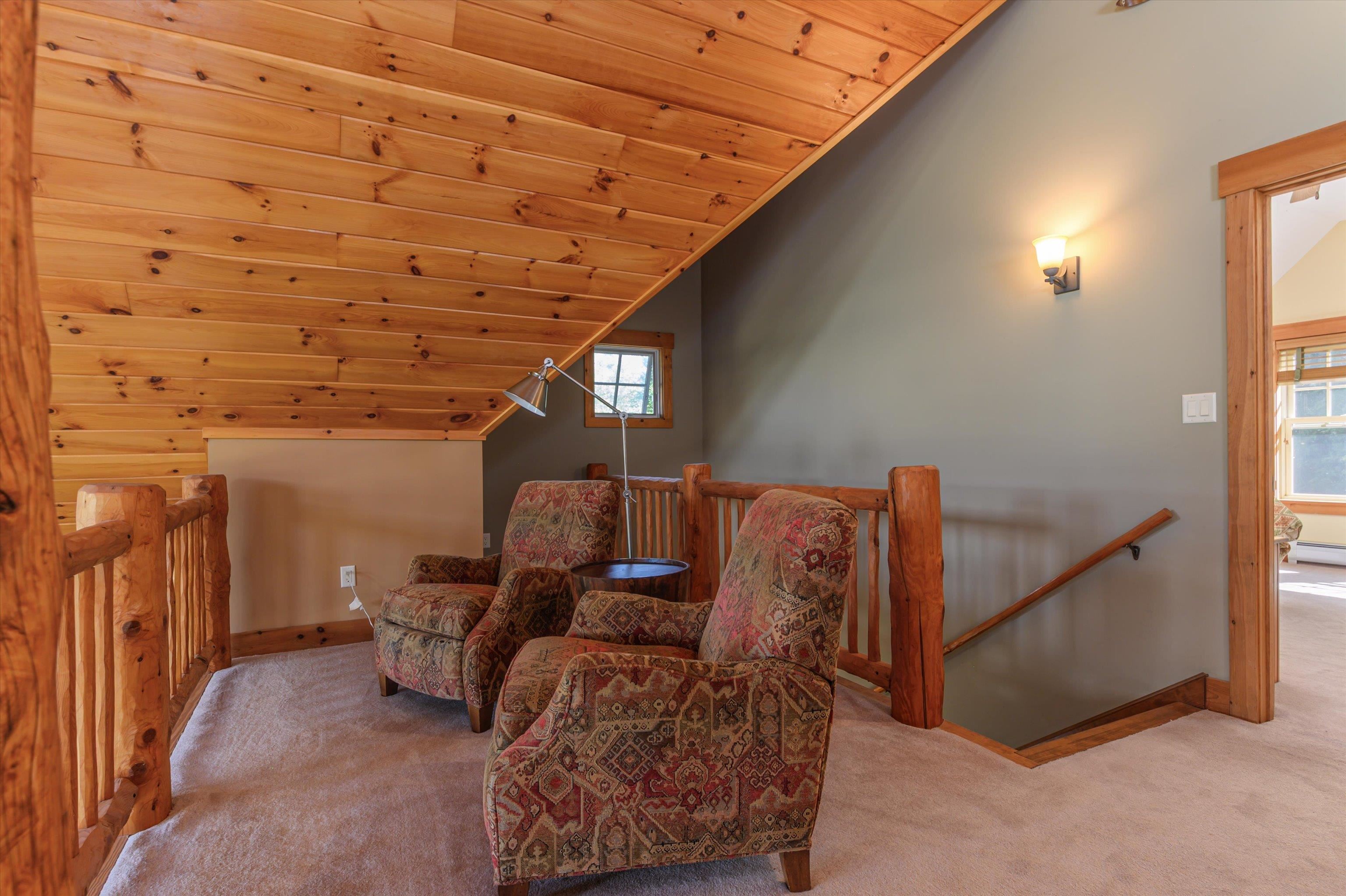 Peaceful Loft Area, Nice for an Office Space