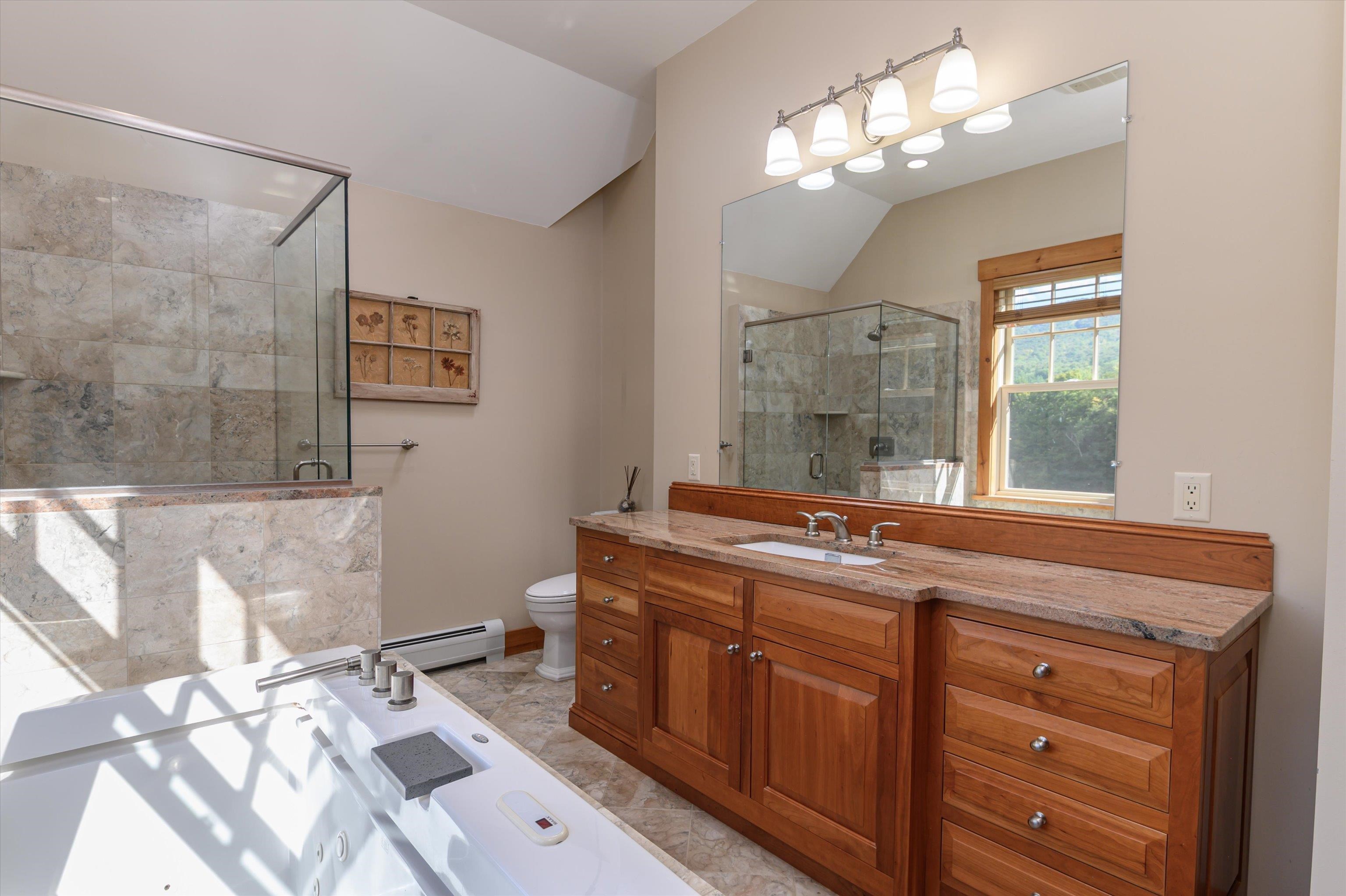 Primay Bathroom with Full Bath
