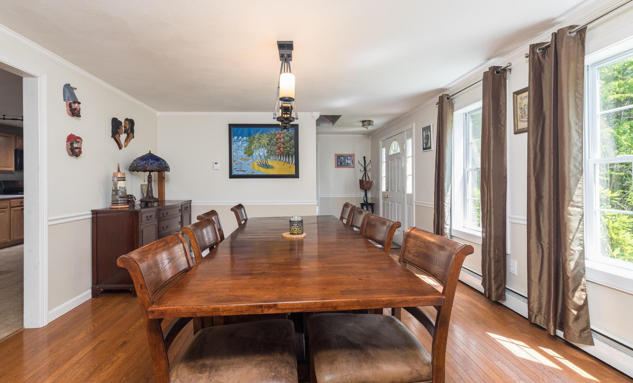 Beautifully Decorated Dining Room