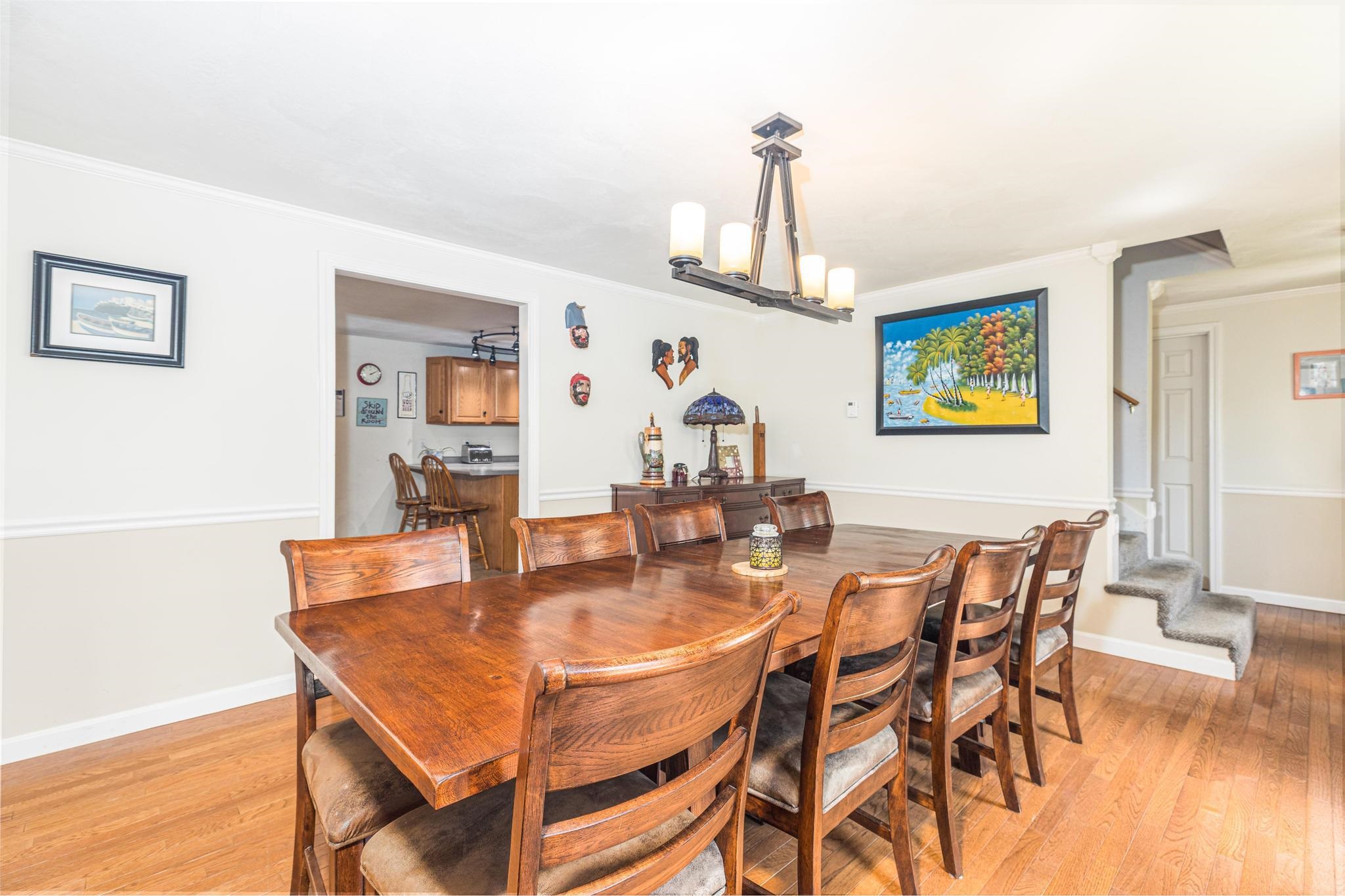 Light and Bright Dining Area