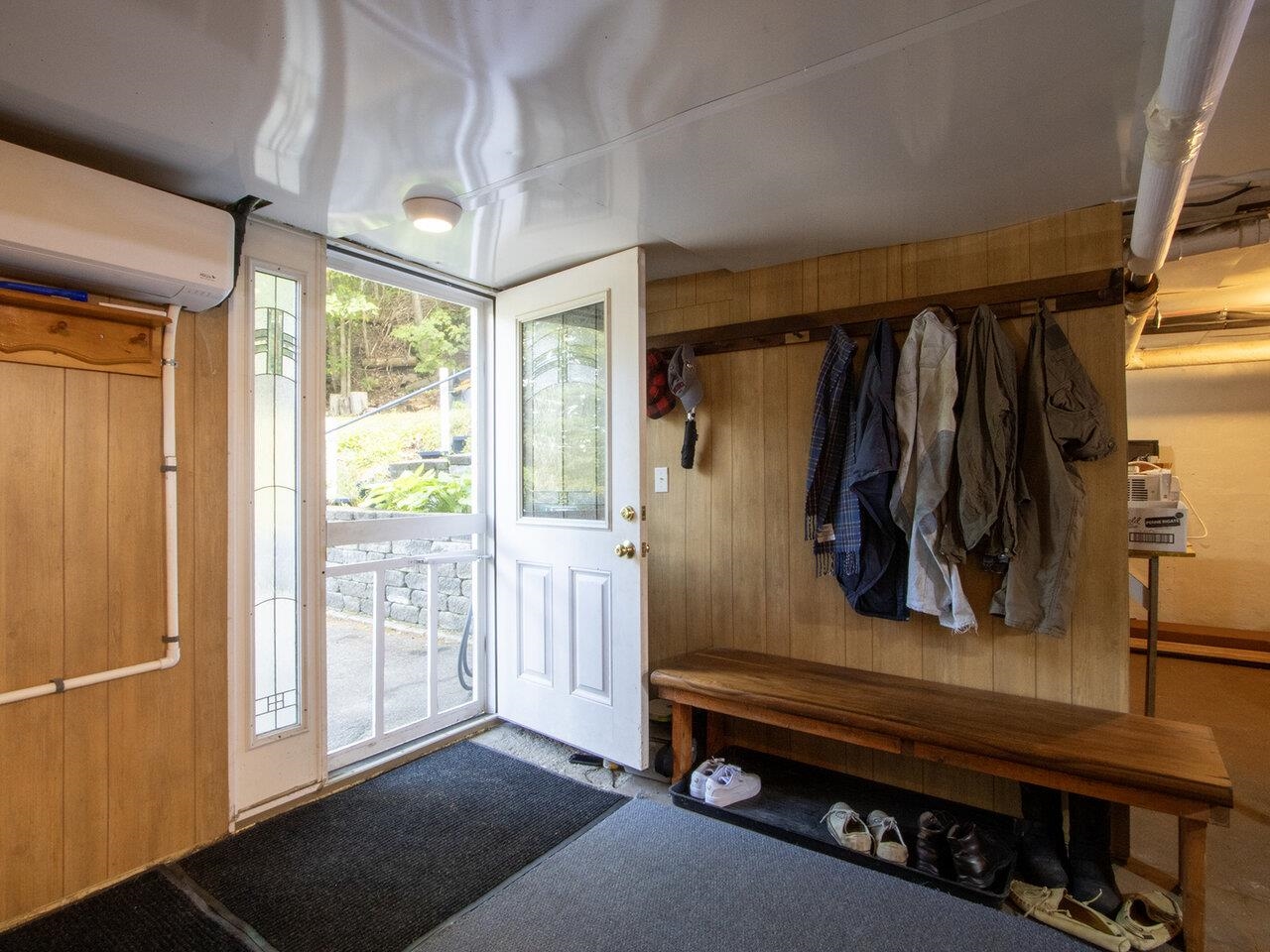 Pseudo mudroom
