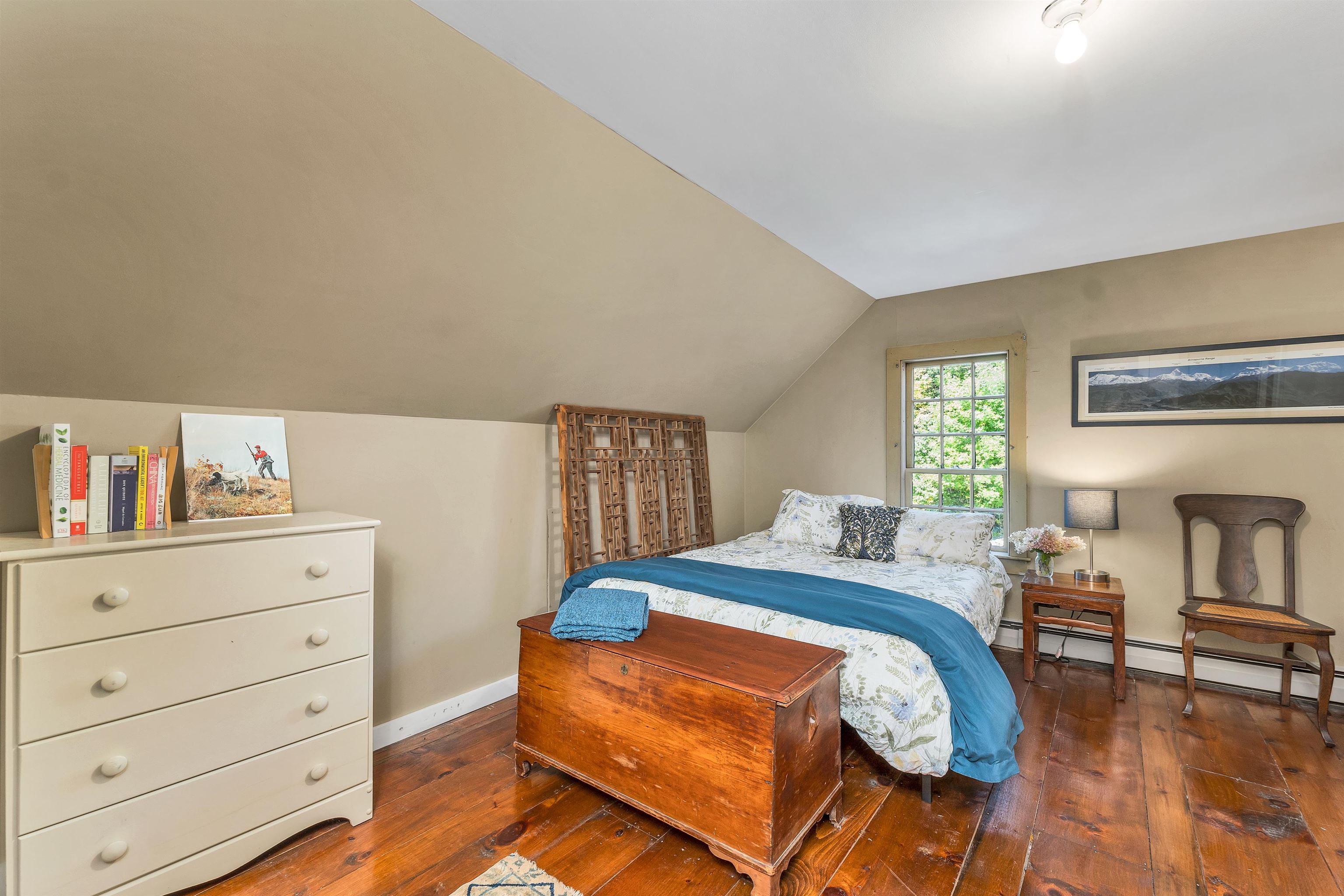 2nd floor bedroom