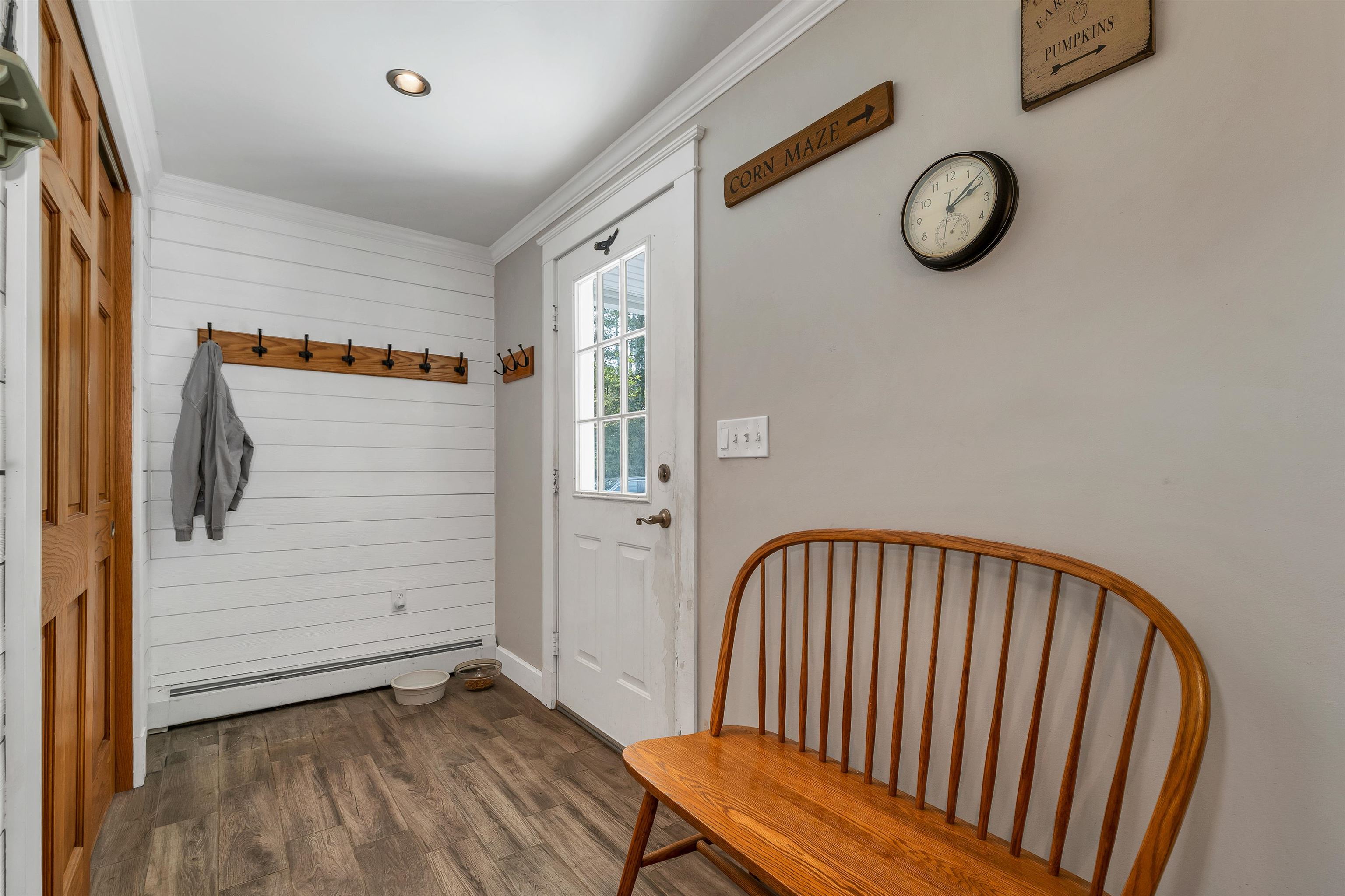 Entry way with coat closet