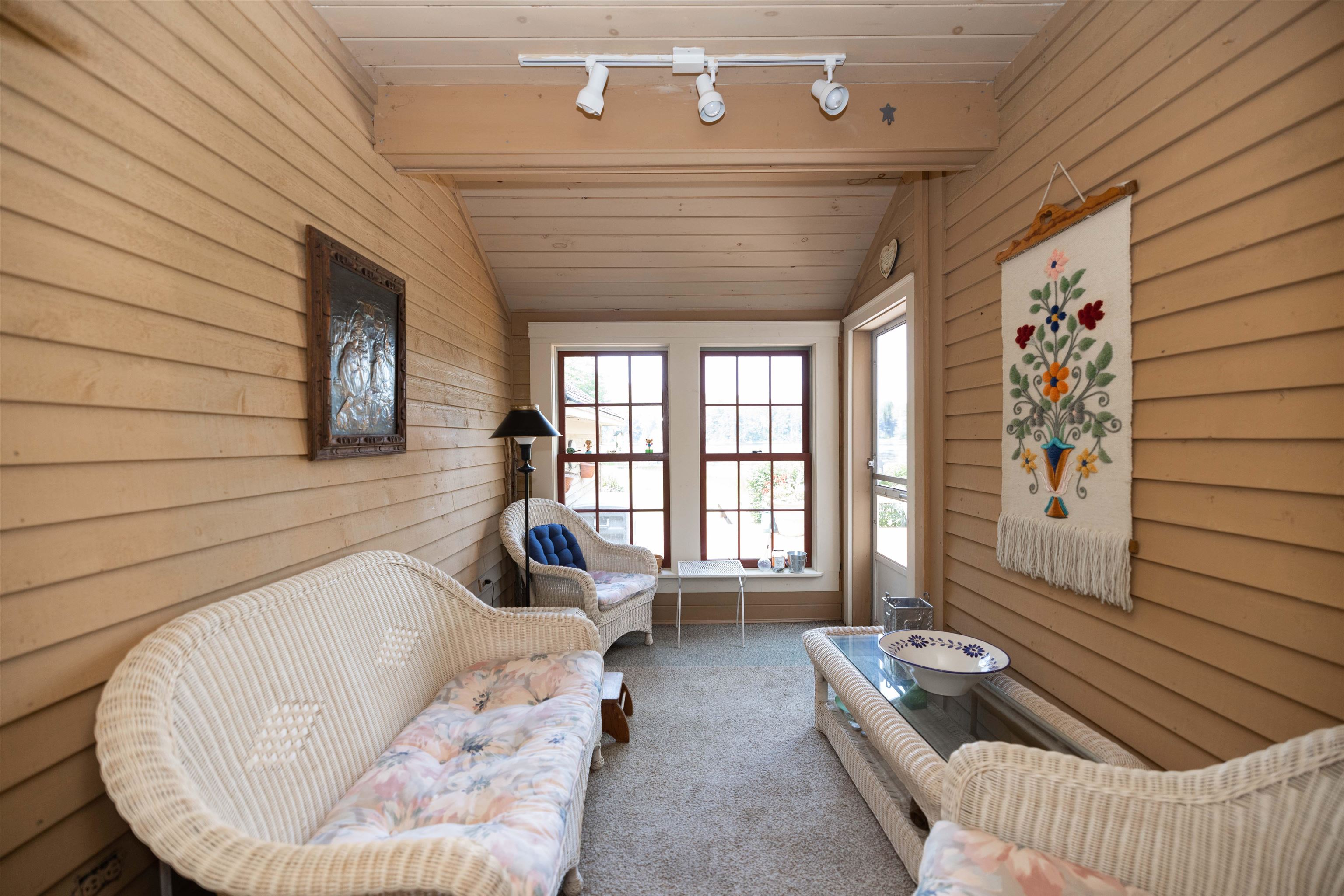Cozy Area Between Main House and In-Law Suite