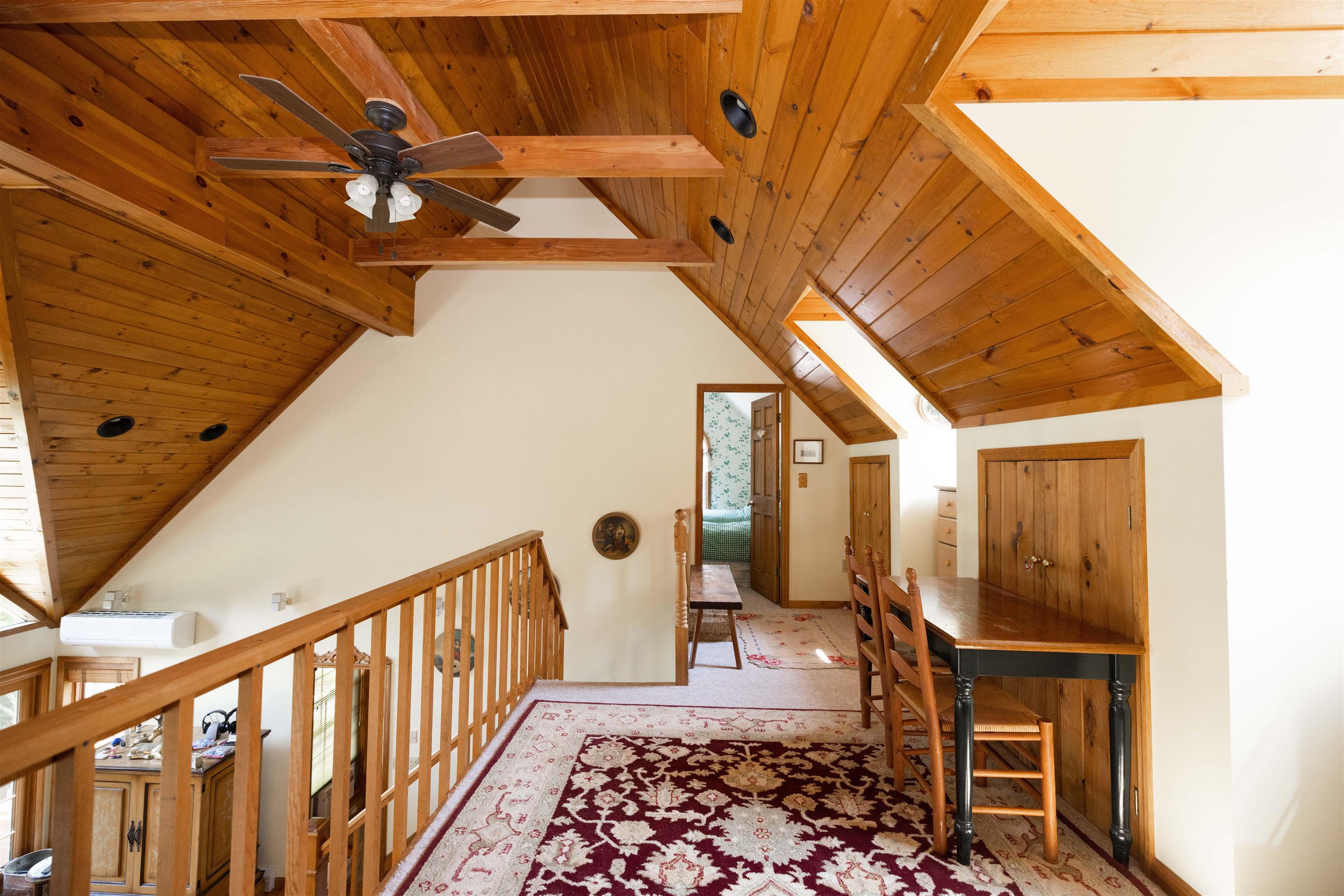 Catwalk - 2 bedrooms upstairs