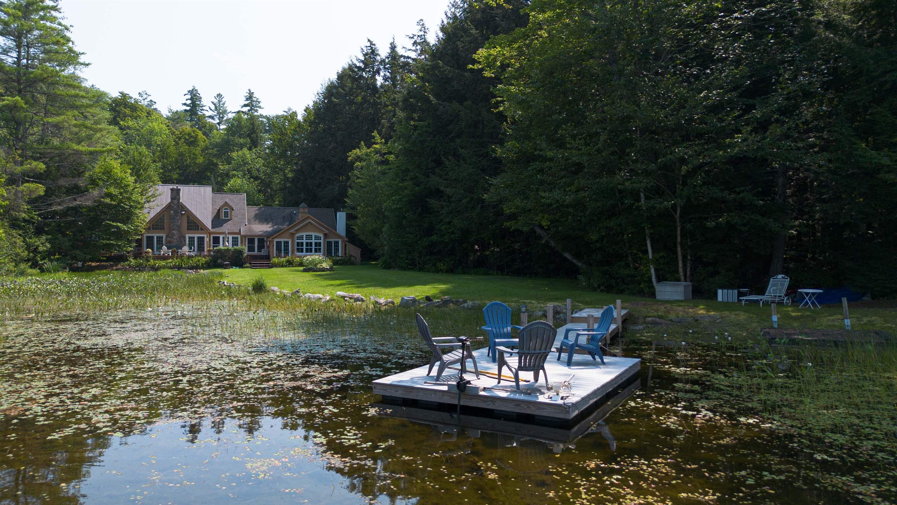 Motorized Dock for Tours around Pond