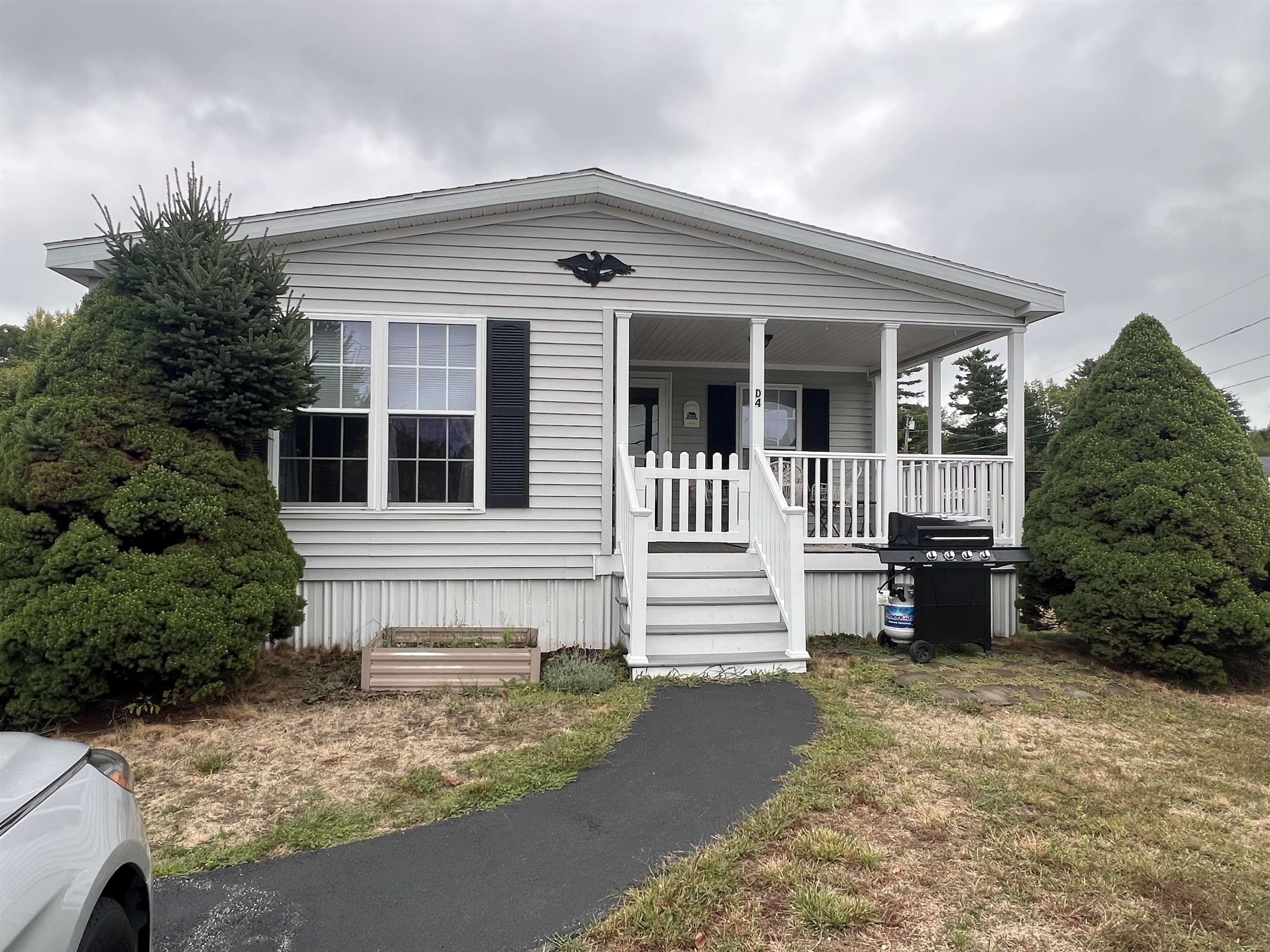 Photo of 290 Calef Highway Epping NH 03042