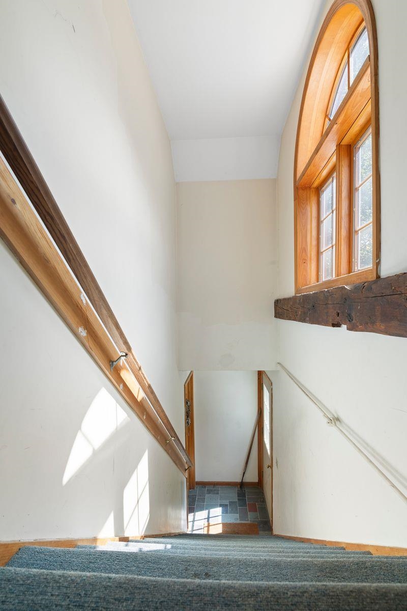Private entrance to second floor Tenant space.