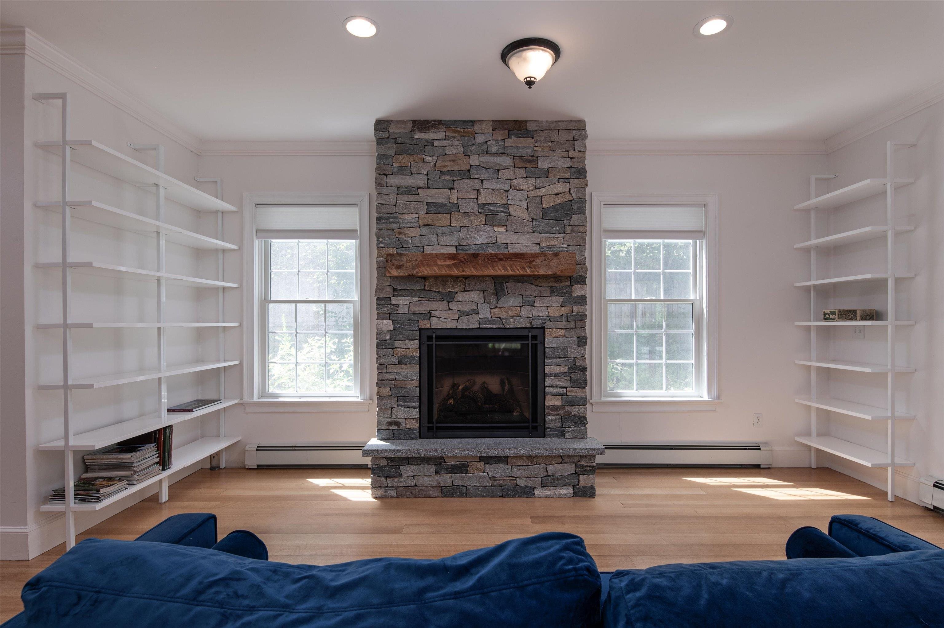 Gas fireplace