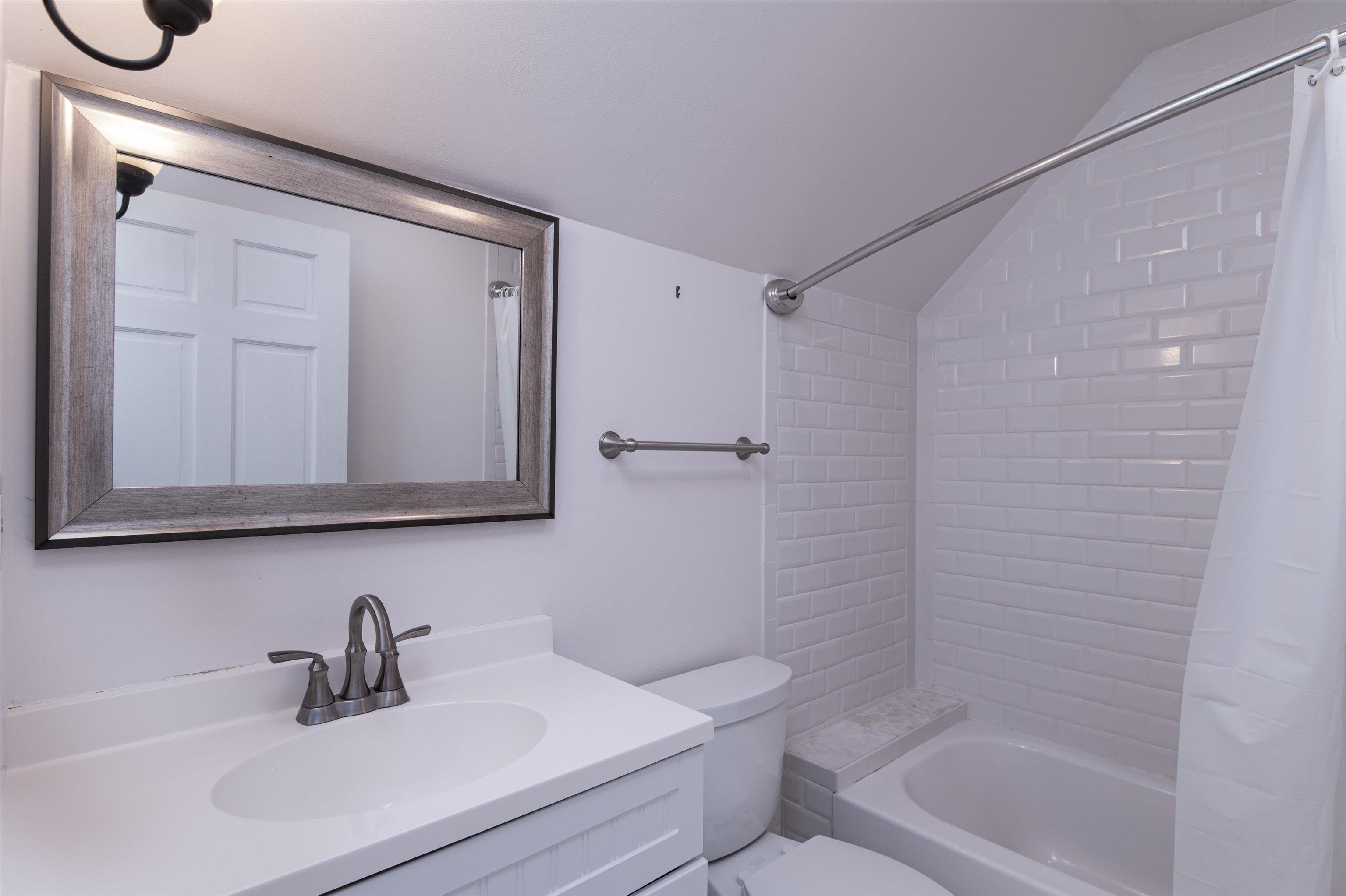 Share bath for back bedrooms, west end