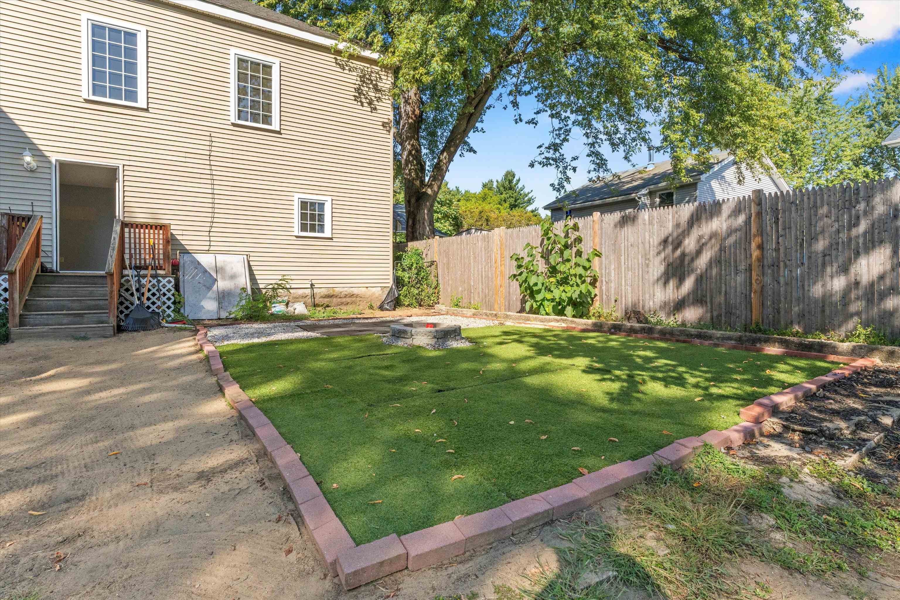 Homes for sale in Manchester, NH | 33 W Elmhurst Ave #B, Manchester, NH 03103 | MLS# 5060404