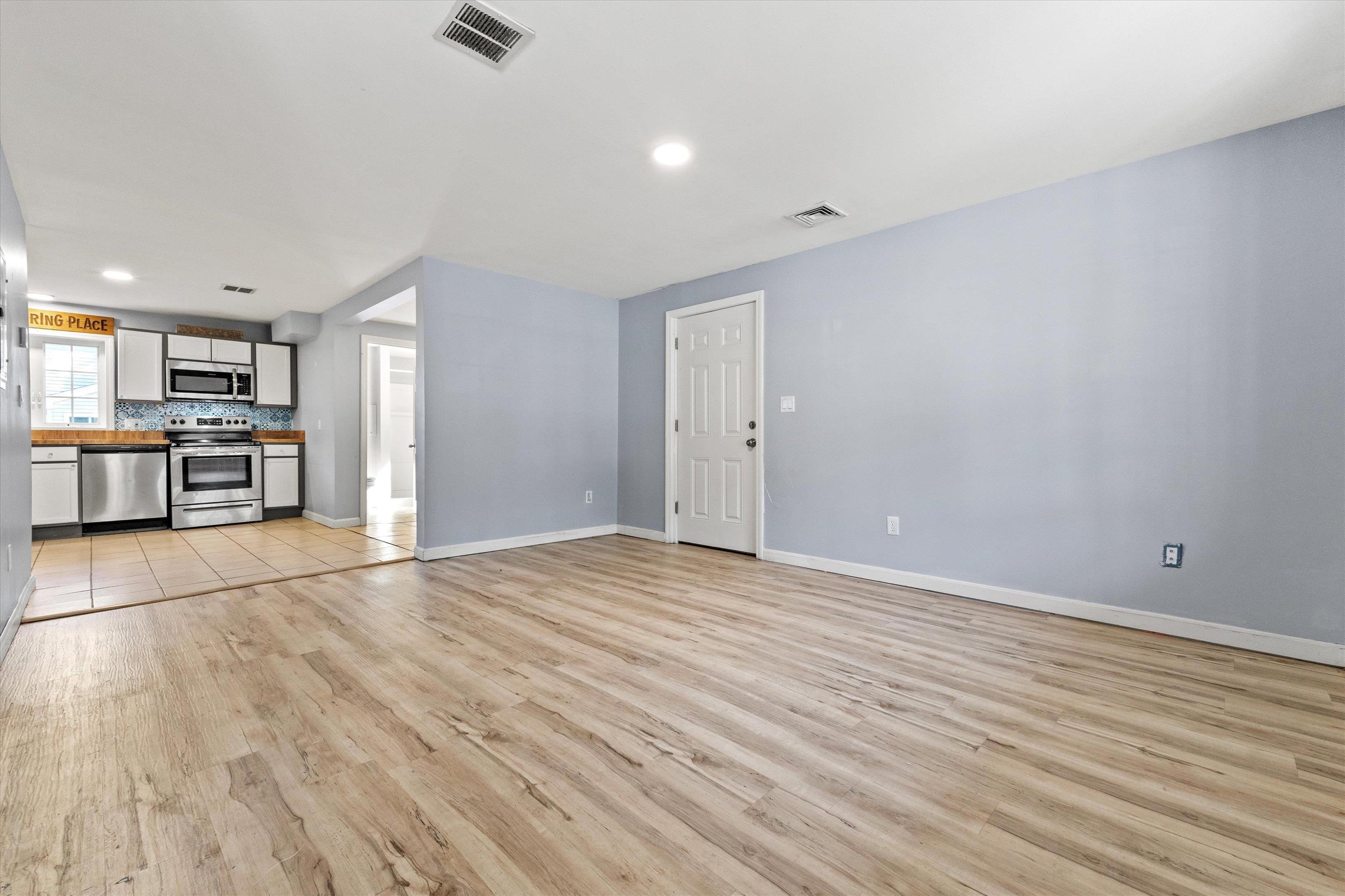 Homes for sale in Manchester, NH | 33 W Elmhurst Ave #B, Manchester, NH 03103 | MLS# 5060404