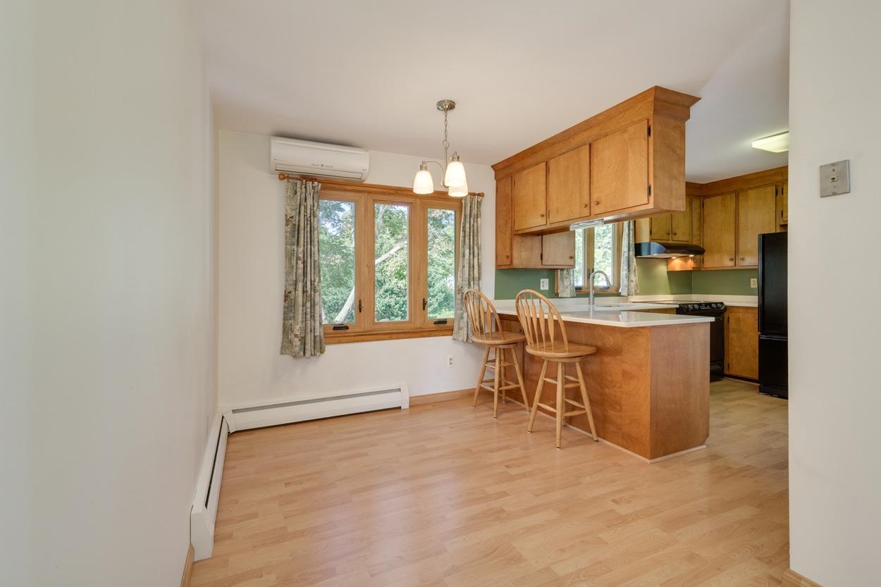 Room for a Six-Seater Table 24052389