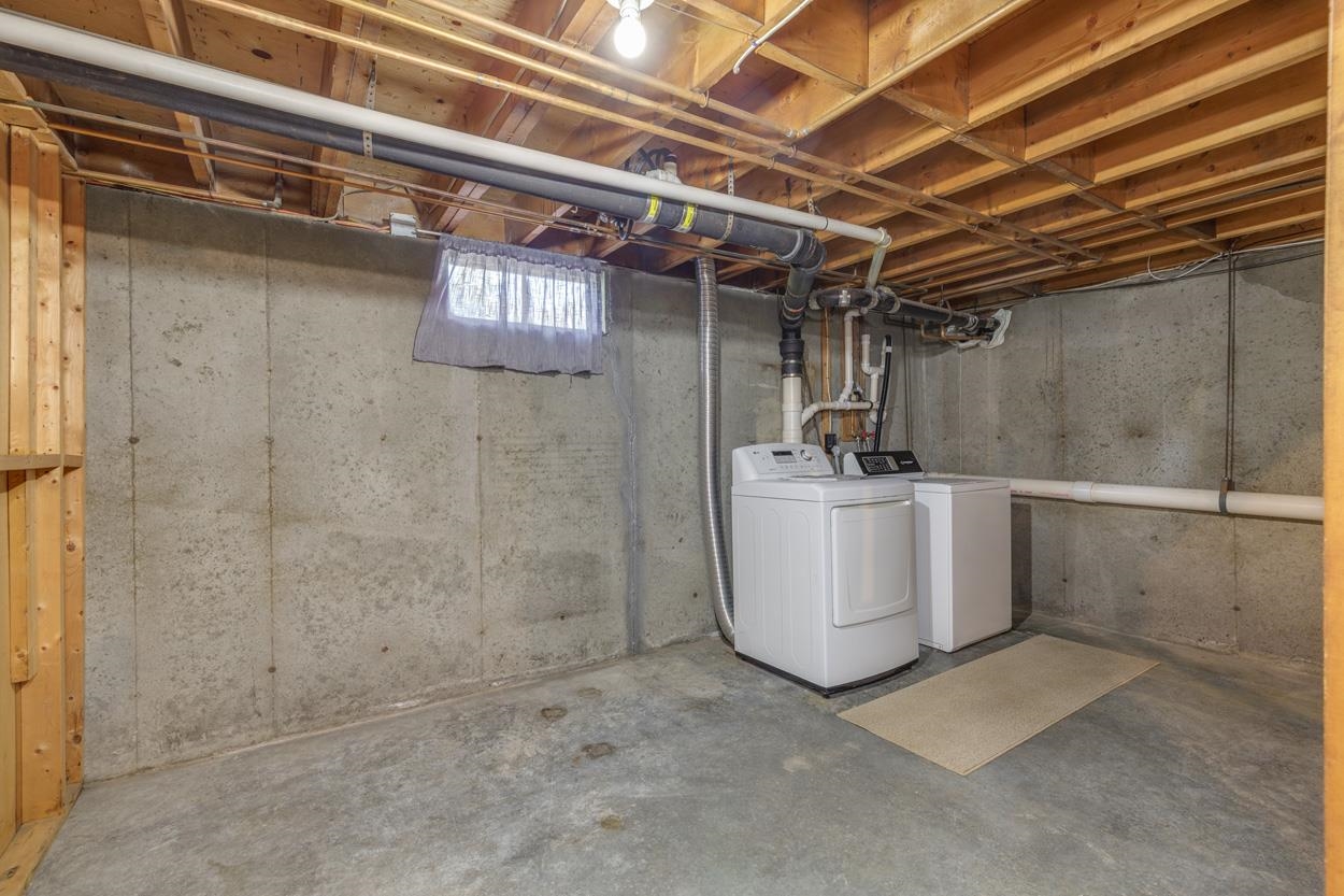Washer & Dryer Included 24052420