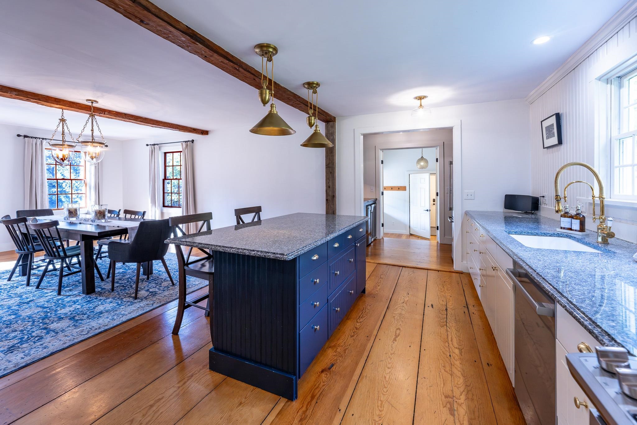 Kitchen & Dining Space